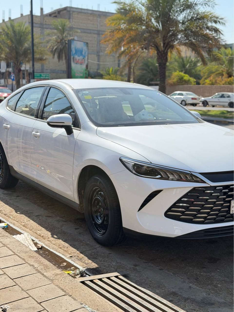 سلام عليكم 
للبيع بي وايدي جن بلص داخل ابيض ماشيه 7،000 مكفوله كفاله عامه ماعده رصعه بل باب ما مبينه رقم نجف نكليزي مداور ثاني يوم السياره جديده 
مكاني نجف كوفه 
السعر 20،250 وبيه مجال حك الجيه 
للاستفسار:*********** النجف, العراق
