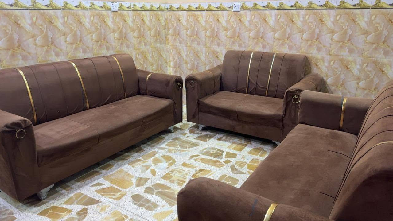 تخم 8مقاعد نضيف مابي اي ضرر 
السعر 180وبي مجال 
العنوان كربلاء ***********
