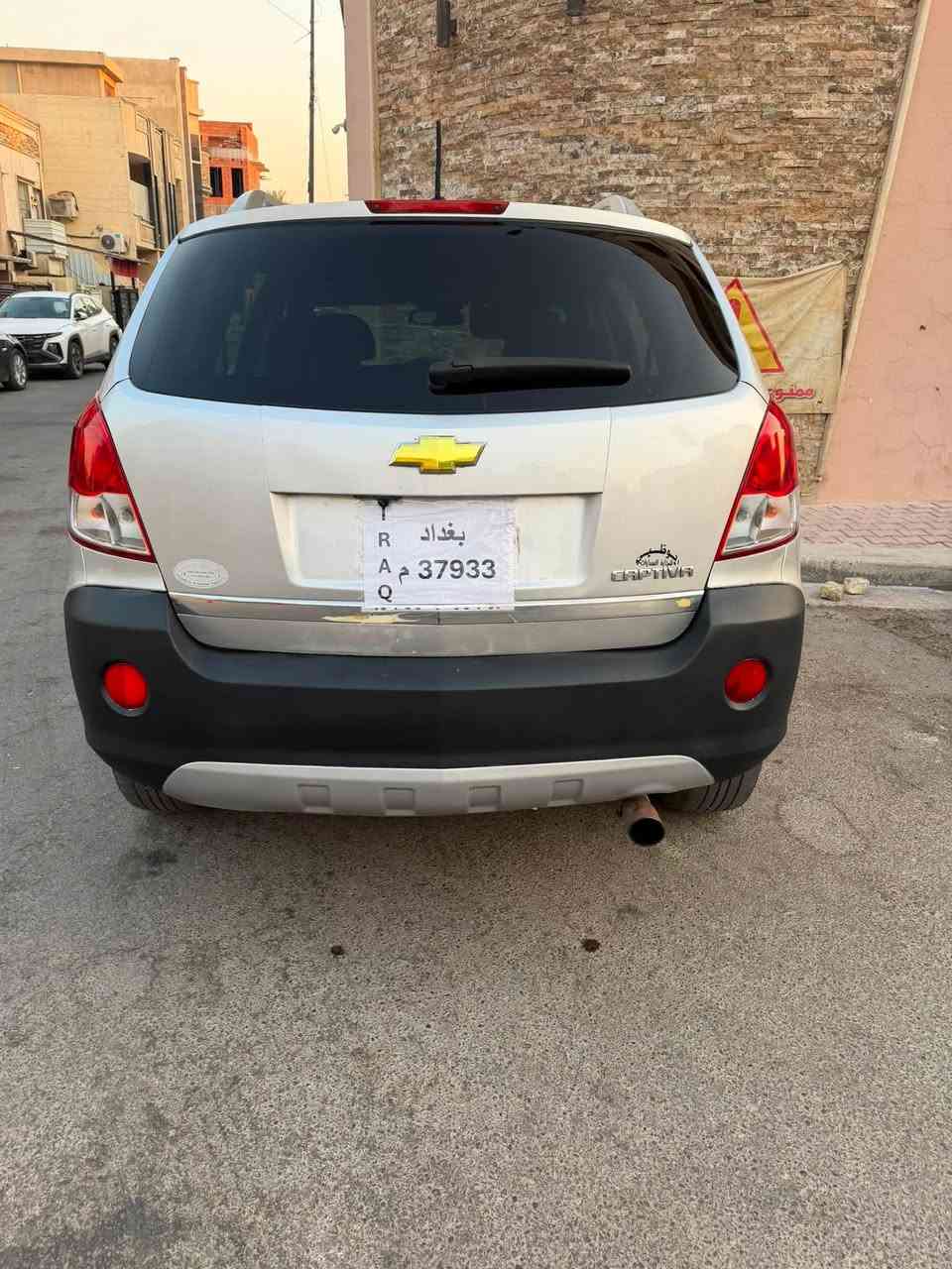 كابتيفيا 2012 وارد امريكي بغداد رقم انكليزي 
مكينه 2400 
ماشيه 170 الف  
حادثها راس الجاملغ الامامي واني صبغت البنيد والجاملغ لان شغلها موحلو والباقي بيها جراد بابين قليل موضح بالفديو كير محرك تبريد ثلج كهربائيات كلها جاهزه مري تحكم صندوك كهربائي كشن السايق كهربائي مكان السيارة بغداد ساحة النسور 
السعر 93 $ وبيها مجال
***********
