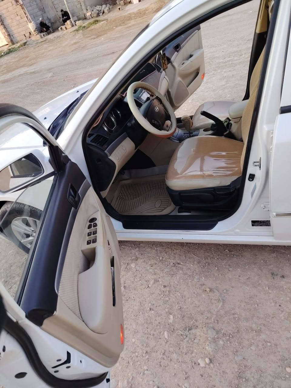 سلام عليكم سوناتا خليجي للبيع موديل ١٠ محرك ٢٤٠٠ دوش تخم تاير جديد تبريد شقال مكفوله من ظربه وتبديل  بيه رش صبق قفط سونار موجود مكان سيارة واسط  سعر ١٠٨  وبيه مجال بصيط ***********
