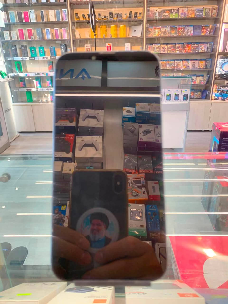 ايفون ١٣ برو ماكس  بطاريه ٨٠ امريكي 
ذاكره ٢٥٦ 
اللون بحري 
الجهاز نضيف  فقط الفيس ايدي متوقف تحدث وتوقف 
السعر ٥٧٥ وبي مجال بسيط 
المكان النجف حي السلام
***********
