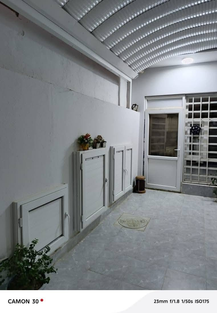 اعلان دار للبيع /​📍

​🏠 دار للبيع | بناء حديث وموقع مميز
​📌 المواصفات العامة:
​المساحة: 210 متر مربع.
​نوع الملكية: طابو صرف (ملك صرف).
​نوع البناء: حديث - طابقين كونكريت مسلح.
​الموقع: حي الفرات - قرب كلية الطب.
​🔹 تفاصيل العقار:
​🔻 الطابق الأول:
​كراج سيارة واسع 🚗
​استقبال كبيرة 🛋️
​صالة + مطبخ (حار / بارد) 🍳
​غرف نوم (عدد 2) 🖏
​مجموعات صحية (داخلية وخارجية) 🚿
​🔻 الطابق الثاني:
​صالة واسعة 🛋️
​غرف نوم (عدد 4 مع سويت صحيات ) 🖏
​🏢 المراجعة والاستفسار:
​🚩 مكتب قصر الباشا للعقارات
(مكتب أحمد الشمري للاستثمار والتطوير العقاري)
​📍 عنوان المكتب: شارع أسواق طيبة - مجاور أسواق دجلة.
​📲 للتواصل والاتصال:
​***********
​***********
💻 أو عبر مراسلة الصفحة مباشرة.
