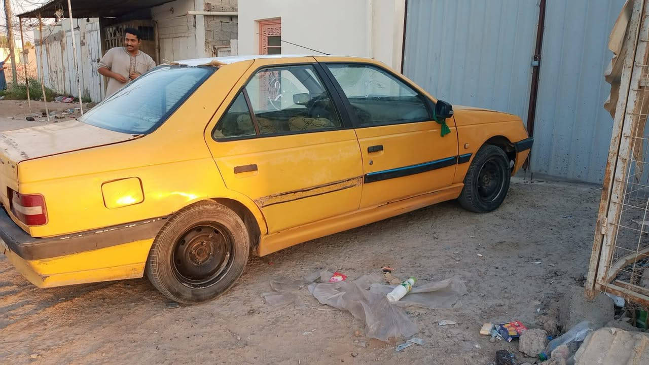 سلام عليكم
سياره بيجو للبيع اصولي رقم الاماني مثل ما موجوده بصوره 
كلشي شغال مابيه نقص كهربائيات لاتات عالي ناصي جامات 
السياره مكاني نجف كوفه مداور ثاني يوم تريد وكاله هم ترهم 
السعر ب16ورقه ومجال بسيط 
***********
***********
