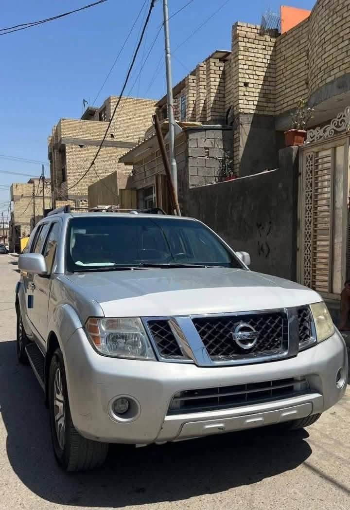 السلام عليكم
نيسان باتفندر 2010 للبيع 
فول مواصفات فئه ال LE غني عن التعريف
 وارد امريكي  
بغداد بسمي 
كير محرك تبريد خير من الله 
7 راكب 
3 قطع تبريد ❄️
فتحه سقف طكتين 
كشنات كهربائيه جلد 
بصمه ابواب 
كامره خلفيه 
تدفئه بالكشنات +تدفئه بالستيرن 
محرك 6 سلندر 4000 ✈️
السعر 107 وبيها مجال 
رقم الهاتف ***********
