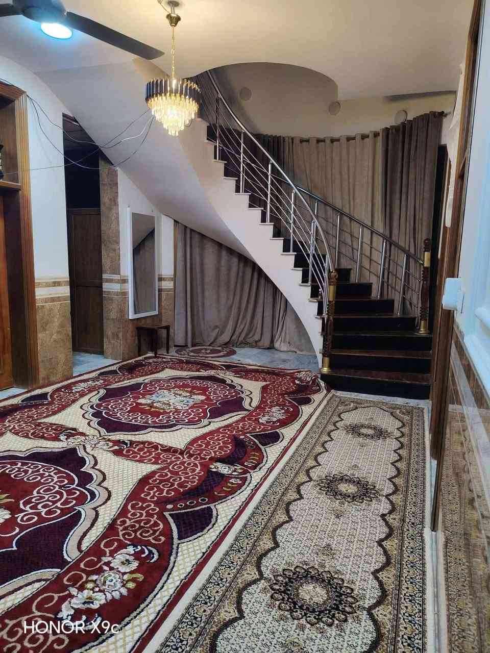 السلام علیکم
بيت للبيع طابو صرف بحي النهضة الثالثة قرب مدرسة الخلاني 
مساحته 267م والواجهه 9 و النزال 29
يحتوي البيت على:
غرفتين نوم
مطبخ
صالتين
وصحيات
للاستفسار أكثر اتصال خاص ***********
