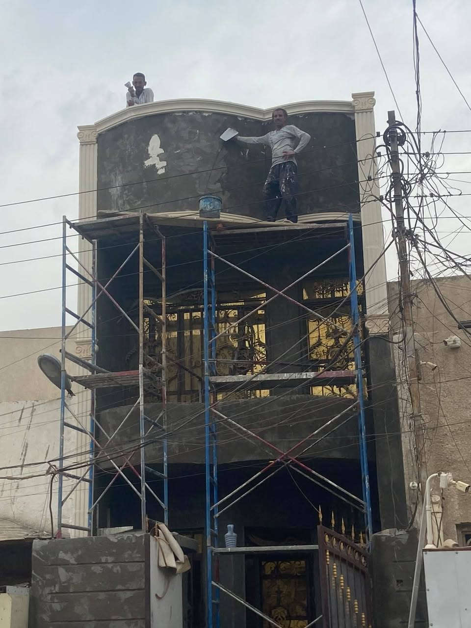 السلام عليكم لباخ مصري متفرغ حاليا شغل هندسي خشن وناعم داخلي وخارجي اسعار مناسبه مكاني بغداد رقم بي وتس ***********
