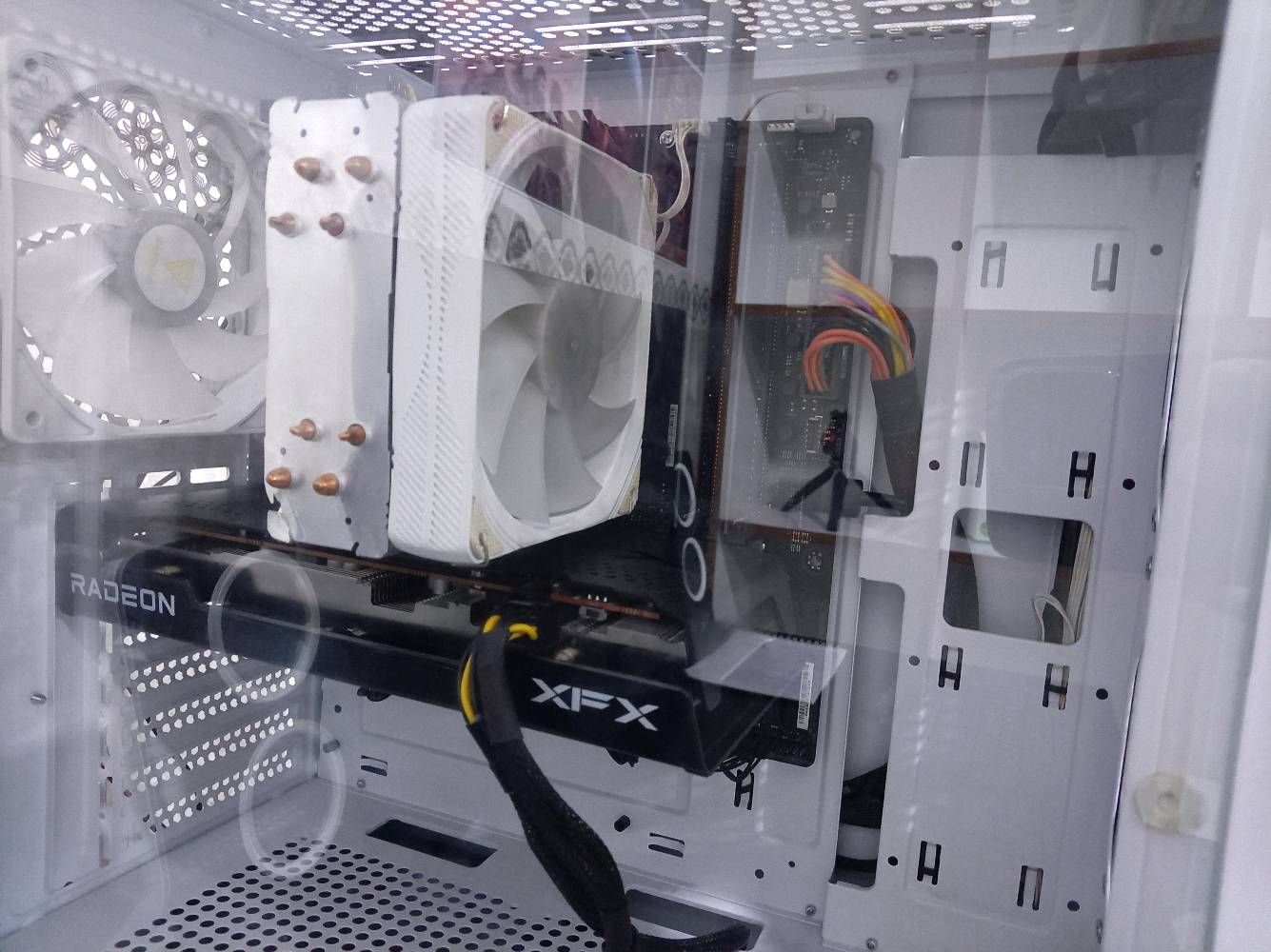 تجميعة مستخدمة نظيفة/
المواصفات :
نوع الكيس GAMDIAS AURA GC1 WHITE
لوحة الأم ازوز Z490 ROG
بور 650W 
المبرد 1SEC AIR COOLER WHITE
معالج I5 10400F
كرت شاشة RX 6650 XT XFX
رامات 16GB 3200MHZ
هارد 512GB M.2 NVM
ويندوز11 برو
-----------
بسعر 825 الف بي مجال بسيط حك الجية /
مكان كربلاء
توصيل غير متوفر 
رقم هاتفي ***********