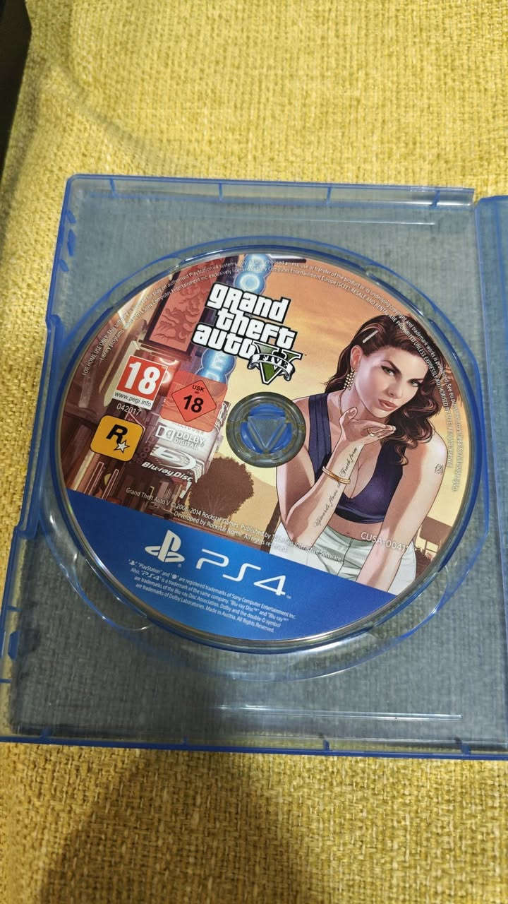 العنوان بغداد الشعب نهايه الفورتات السعر خاص على هذا الرقم***********
سلام عليكم بلي فور سلم نص تيره 
جهاز ما مفتوح اصلي وكامل ملحقاته
واقرص بيس20وفيفه23 GTaوكراش 
وبي قاعده مالته تشحن جوستك 2اصليات
