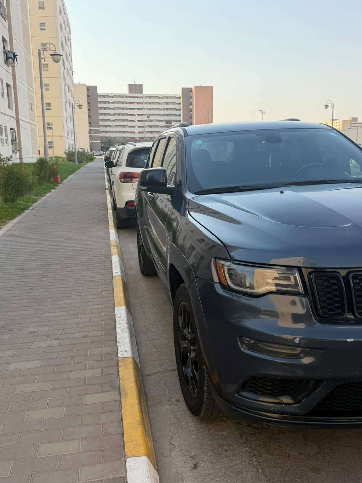 جيب شيروكي2020 Limited X
حدتها مبدل بنيد قطعه واحده
الموصفات معروفه
السعر 25500$ 
الرقم بغداد بسميه 
***********
