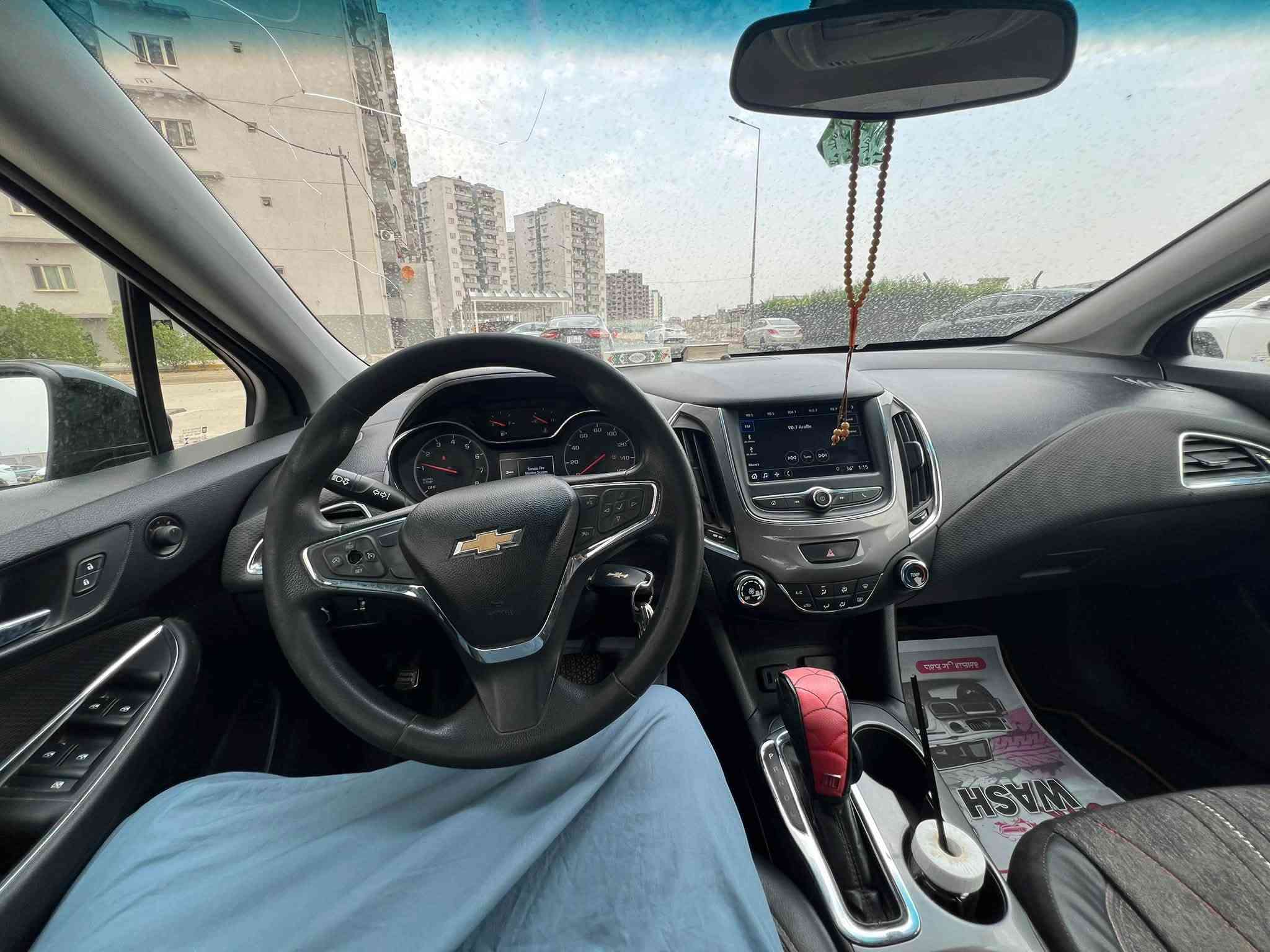 السلام عليكم
شوفر ليت كروز LT2019
ماشيه 142 الف كيلو متر 
البجم مصبوغ 
صفحه السايق مصبوغه 
المحرك والكير مكفولات 
الحداديه بحالة جيدة 
كامرة خلفية بلادي 
شاشة ابل كار بلي 
رايده 75$ وبيه مجال
