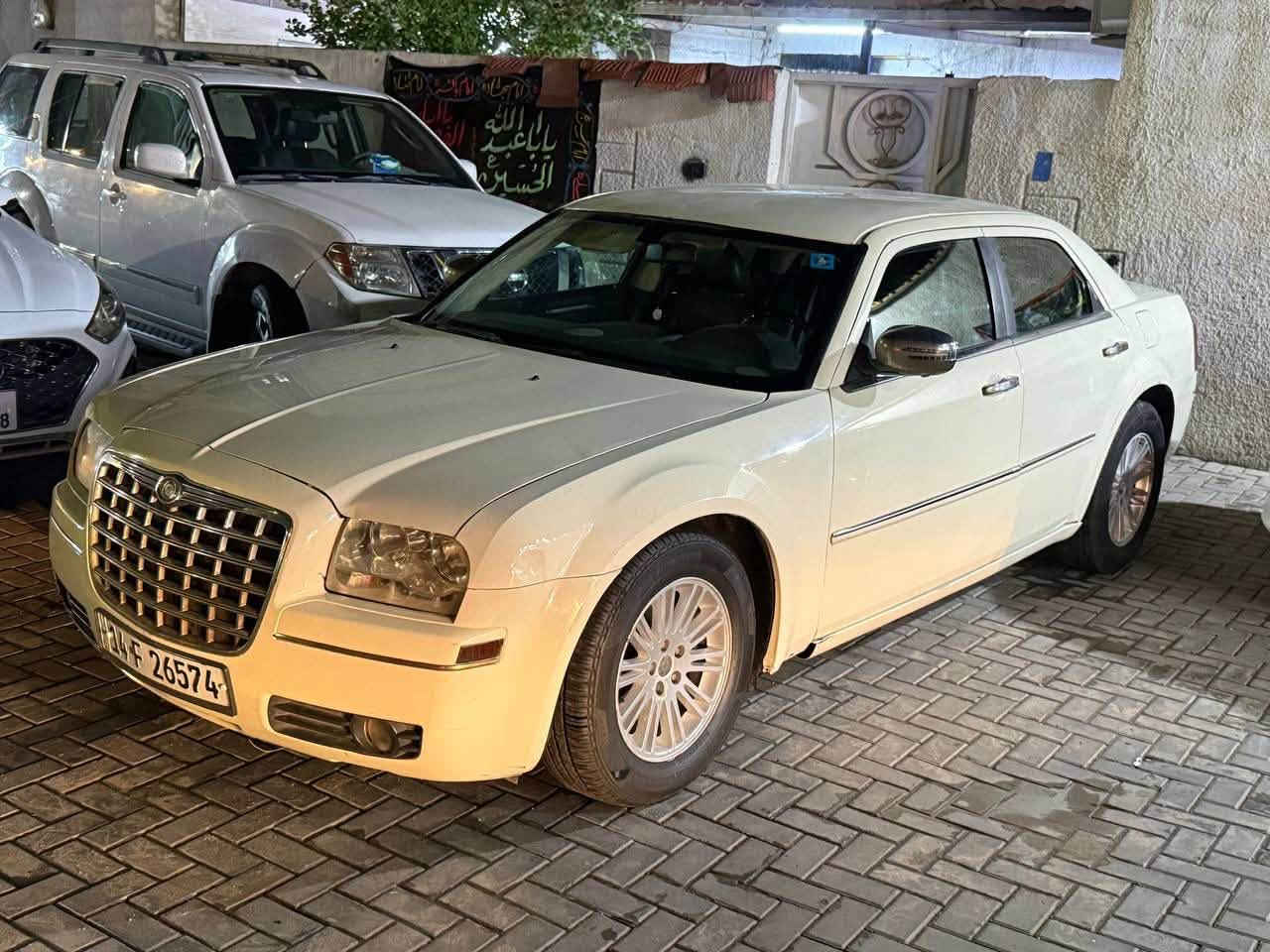 السلام عليكم. خوان البيع فقط بصره فضلاً
بدون مراوس  

اوباما 2010 . مكينه 3500 . بأسمي تحويل
4 جوك فول مواصفات عدا الفتحه 
بيها 4 قطع صبغ ..من ضمنهن بيها حادث
بين باب السايق والجاملق لامامي داخليه 
سياره جاهزه وكامله . مكينه وكير 
وحداديه وتبريد وتخم تاير . جاهزه 
وسعرها مناسب كلشش 
العنوان / البصره القبله معرض الرافدين
السعر / 98 وبيها مجال . 
هاتف  /  *********** 
.
.
