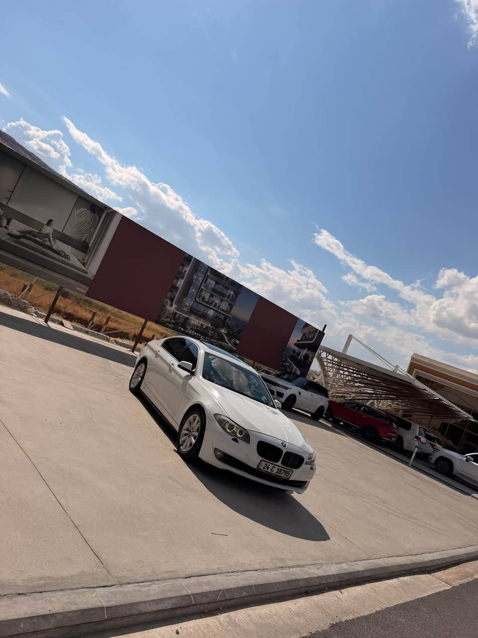 Bmw 2012 شركة عروش F10
بي ام ٢٠١٢ محرك ٦ سلندر نوزل قصير  بنزين مرغوب f10 
ماشية ٢٨٠km
خليجي داخل اصفر فول فول 
سيارة شركة عروش 
مواصفات فول فول
كشنات جلد تدفيئة 
كشنات كهرباي ميموري 
شاشة 
٥ كاميرة 
مراية شفط
فتحة حجم كبير 
٣ گير كير شفط 
٣ مود سبورت +يكو+ كومفورت +سبورت 
٥ بردة
صبخ/ جملوخ و ربع باب يعني قطعة و نص بدون دواخل و ارباك شرط 
كير محرك شرط 
مكاني دهوك 
سعر ١٢٥ورقه بس بيع 
***********واتس اب كورك دهوك, العراق
