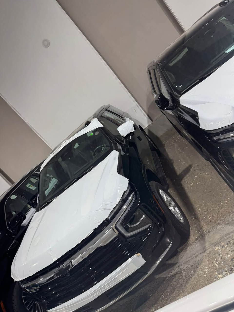 متوفر بسعر جوه السوك بشرط 
شوفرليت تاهو 2026 زيرو مواصفات LS 
شكل جديد 
المواصفات
علامة سوده ضوء القمر  
بصمة تشغيل 

4ابواب بصمة 
تشغيل عن بعد 
شاشة كبيره متصله 
فور ويل 
لايت زنون 
بك لايت LED 
حساس امامي خلفي 
رادار امامي تحديد مسار 
رادار جانبي نقطة عمياء 
صندوك كهرباء 
داخل ابيض 
محرك V8 5300 

السعر المطلوب 95000000IQD مرقم بغداد كامل 
للأستفسار الأتصال على الأرقام 
*********** 
*********** 
ملاحضه السيارة مكفوله من الدبل كود و الحالوب شرط الفحص
