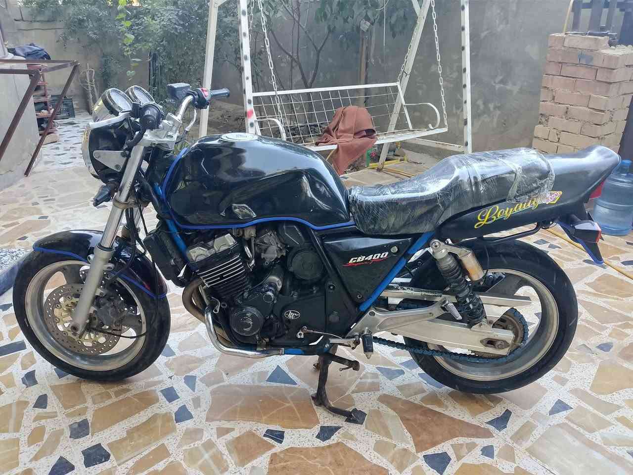 CB4
دراجه كامله
ما بيهه اي نقوصات جيب وياك فيتر وتعال 
اوارق اصوليا مدفوع كمركهه 
السعر 1500
***********
مكاني بعقوبه اتصل واني خادم
