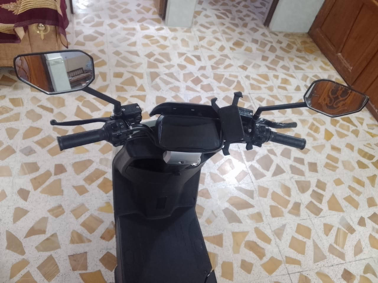 للبيع مستعجل ماطور شحن 318نظيف جدا وجديد مستخدم استخدام قليل موديل 2025 تايرات وملف 2000وتسكات مال الشركه اللون زيتوني اربع نمرات سرعه مع نمره مال البك كهربائية  كلها شغاله فقط البطاريات مابينو عدد البطاريات 6 السعر375 الماطور موجود داخل الموصل الاستفسار الاتصال على الارقاق ***********وو***********
