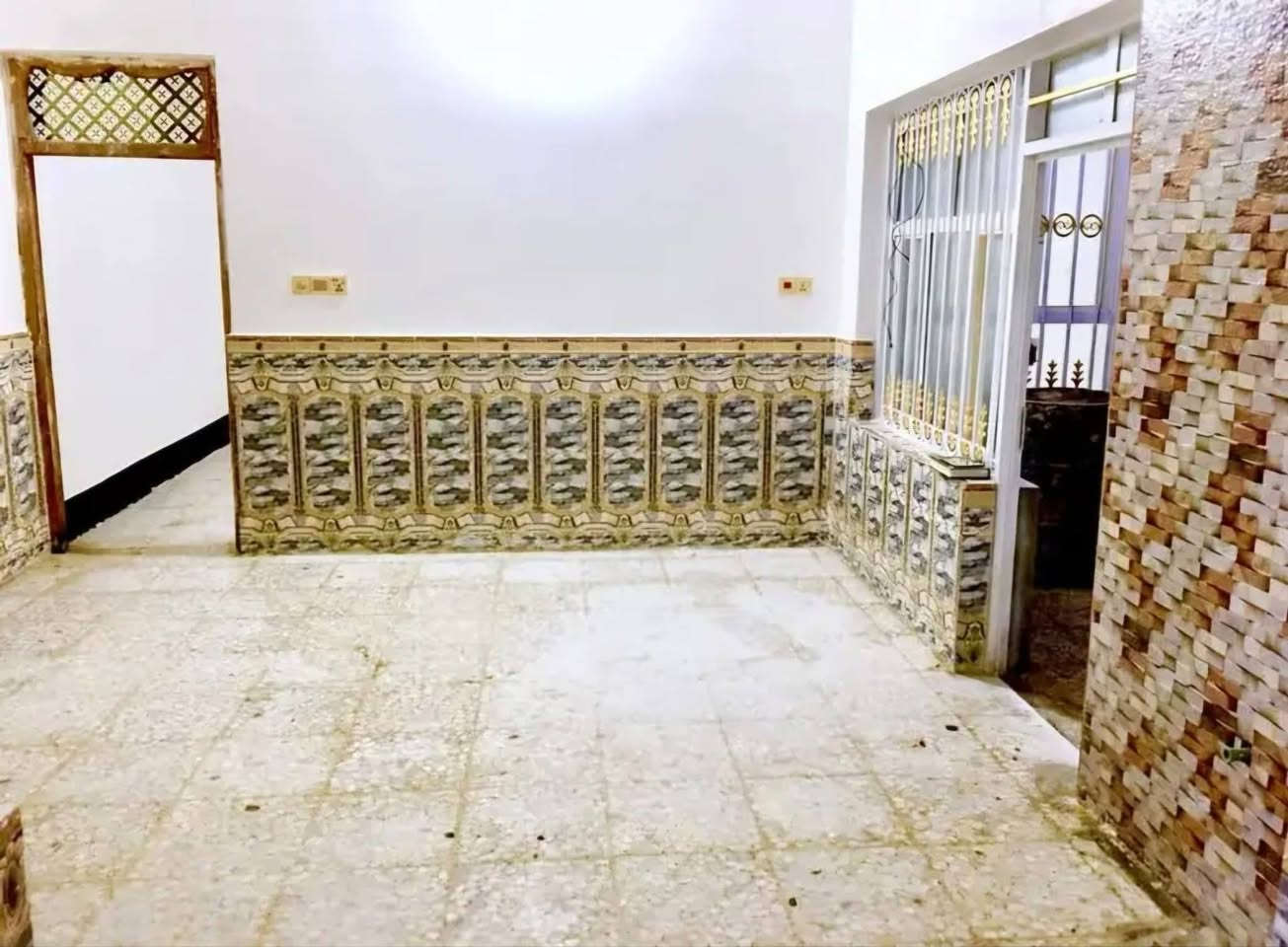مكتب ولايه علي
بيت للبيع المساحه 120 متر طابو زراعي سند 25 اقرار محكمة مشمول بالتطويب

الأساس والسقف صب كونكريت مسلح بنيان طابوك 

يتكون من غرفة نوم وصاله واستقبال ومطبخ وصحيات داخليه وخارجيه وطارمه ومكشوفه 

العنوان البراكيه شارع المطار القديم قرب صيدليه صفا عبد الرضا 

السعر المطلوب 33 مليون وبي مجال 

للاستفسار اتصال أو واتس اب 
*********** أبو علي العبدلي

*********** علي العبدلي

