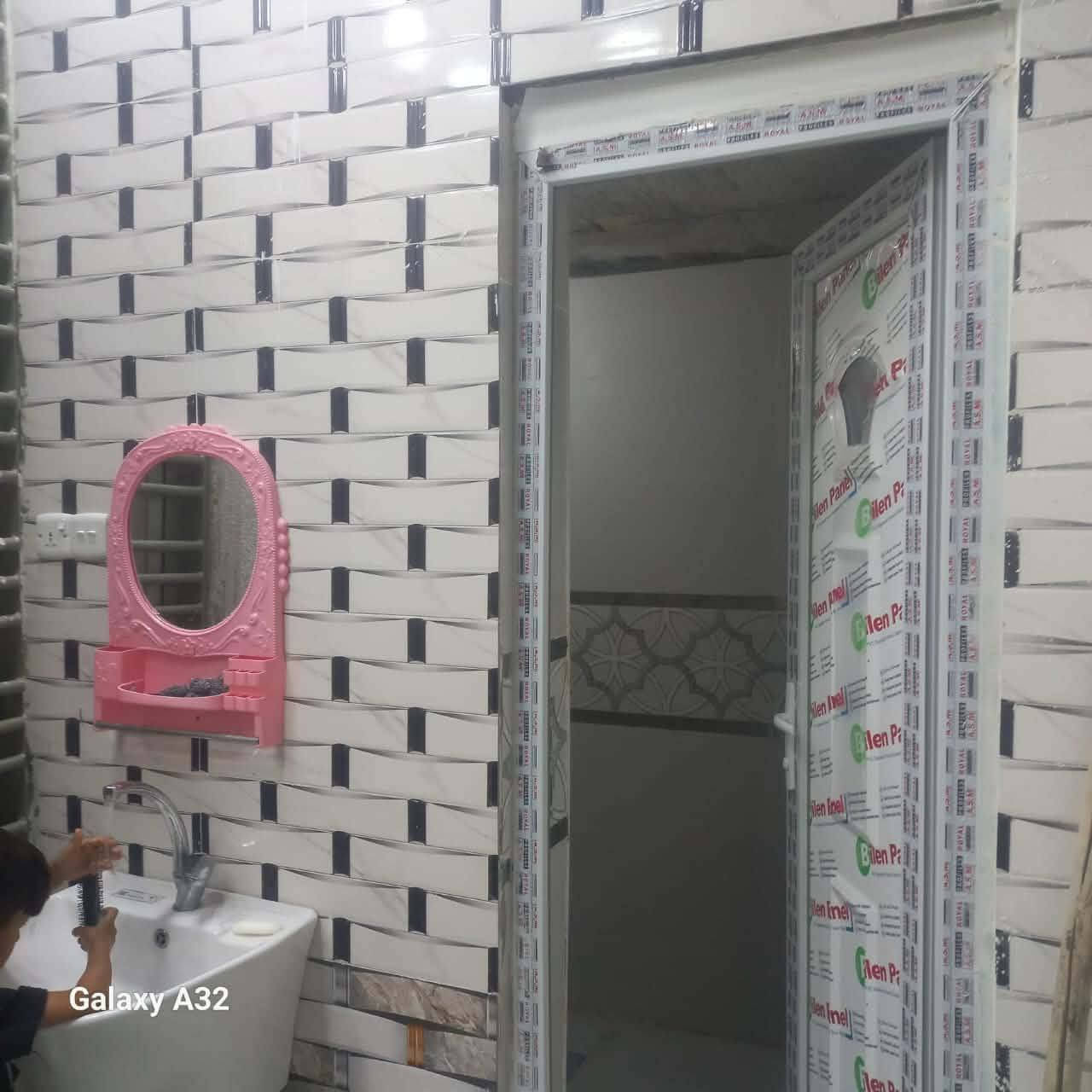 بيت للبيع في منطقة حي الثورة ١٠٠ متر طابقين بناء حديث مثل ما موضح بالصور بيت جاهز كلشي ما بية نقص مطلوب اسكان ٥٢ مليون وتسديدة الشهري ٣٥٠ الف

للأستفسار اكثر اتصل هنا او تواصل واتساب ولطفاً بس الشراي يراسل مو شراي وتحب تسأل لتراسل ***********
