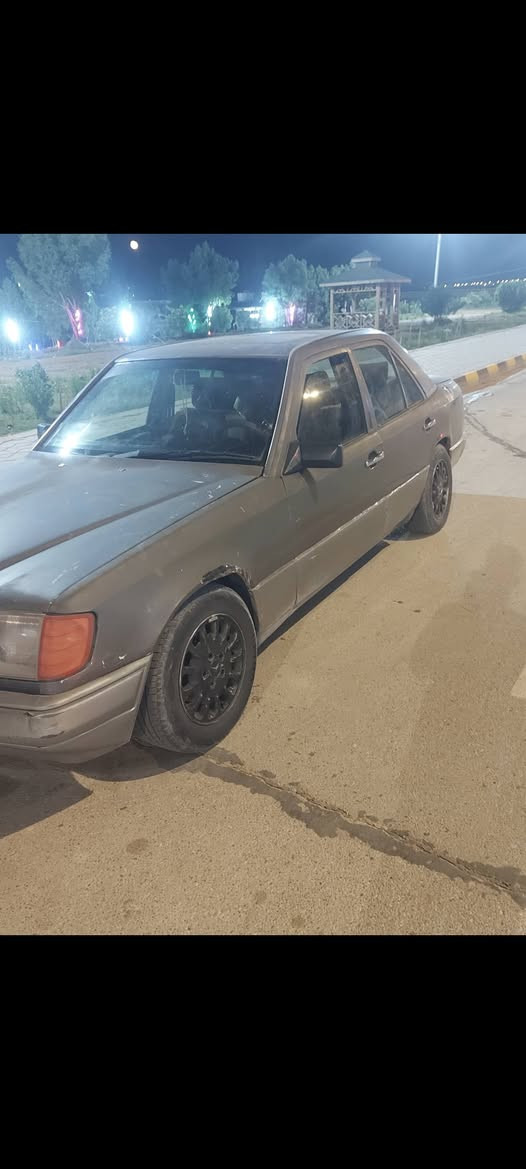 مارسدس دب موديل 1989 بغداد 
تريد تحويل تريد وكاله 
محرك بطه 2500 
تبريد شغال 
صدر امامي خلفي بحاله جيده 
السياره شوف العين 
السعر 30 وبيها مجال 
***********
