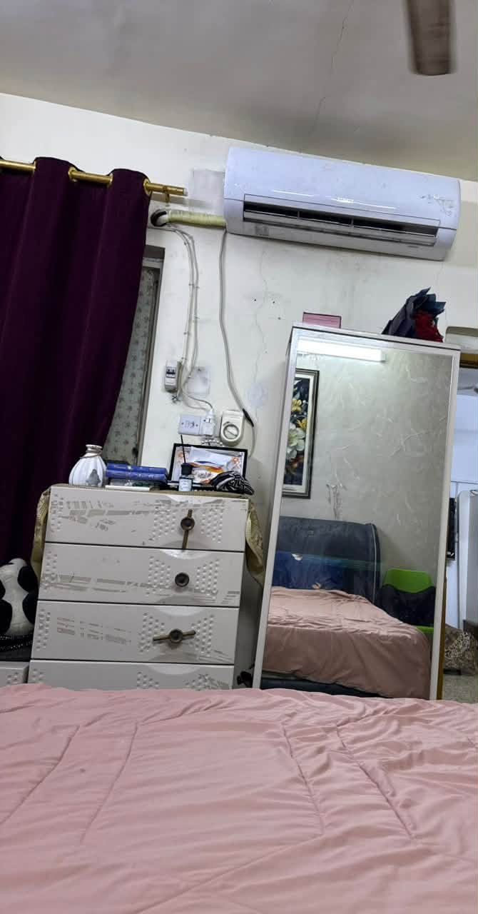 سلام عليكم غرفه جديده البيع عندي شيله واريد ابيعه السعر ٣٠٠ الف رقم الهاتف ***********
