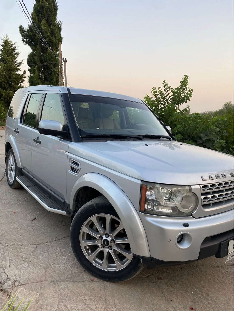 LAND ROVER LR4
HSE فول مواسه فات
V6
موديل 2011
بى سبوغ بى ده عم 
گير و مه كينه به شه رت نه كراوه ته وه مه كينه ى تازه ى به ستراوه بيلاد
صه قف ره س شوشه
سه ياره كه تازه ماوه ته وه 
ره قه م هه ولير مانگيكه سه ناوى به سه ر جوه 
ته قريبه ن مليونيك غرامه ى له سه ره پاشى معامه لا ده يگه رينمه وه 
سعرى 120 معامه لا
شوين زاخؤ 
كؤره ك واتس ئاپ ***********.   ***********
