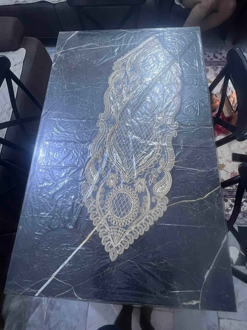 ميز طعام للبيع استعمال قليل فقط

مع ٦ كراسي
نضافه ٩٠٪؜

***********مفتوح واتس اب فقط
١٥٠ بي مجال بسيط
