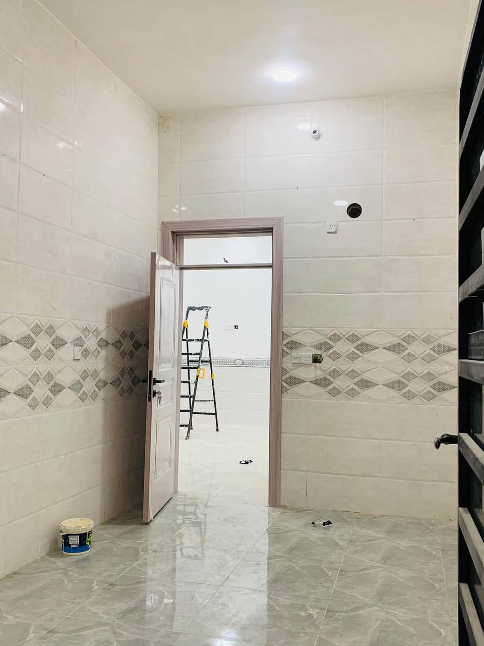 🏠🏠🏠🏠🏠

بسم الله الرحمن الرحيم 
العنوان الانبارفلوجه 
فرصه ذهبيه وبسعر مناسب للبيع مشتمل طابق واحد بناء حديث بناء ٢٠٢٦ زيرو غير مسكون بناء طابوق درجه اولى المشتمل في حي المأمون مربع ال ١٩ المشتمل فول سيراميك وبناء درجه اولى بناء مفصول أضلاع وسقف يتكون من كراج وصحيات خارجيه واستقبال ومطبخ وصاله ومناور عدد ٢ وحمام وغرفة نوم واحده وبيتونه مأسس مجاري خطين ومؤسس ماء ٤ خطوط نضام بوستر صاعد نازل تاني ماء كبير ٢٠٠٠ لتر مؤسس نضام كامرات سبالت دفن 
🌴1️⃣التسلسل📠/167
🌴2️⃣مساحه🏚️/125m
🌴3️⃣الواجهه🏫/6.25m
🌴4️⃣النزال⛺/20m
🌴5️⃣الشارع🛣️/10m نافذ على شارع ١٥
🌴6️⃣المرقم/….
🌴7️⃣اقرب نقطه داله / قرب شارع ٤٠ الترابي وقرب شارع عيفان 
🌴8️⃣خدمات🏞️/ ماء وكهرباء 
🌴9️⃣السعر/٧5 وبيه مجال بسيط 
🌴🔟 
📜نوع الملك / طابو ملك تحويل ثاني يوم

 🌴🌴🌴ادارة مكتب دار الايمان للعقار 🌴🌴🌴

⚫للاستفسار📞📞 
☎وسام العيساوي 
***********(الواتساب)📞
***********📞  

     🌴لا نتعامل على المصرف العقاري🌴
_______________________________________
1️⃣●اسعار 💵العقارات المعلنة في مكتبنا تُحدد من قبل البائع 💸صاحب العقار وليس المكتب والسعر قابل للتفاوض بين البائع والمشتري📜 

2️⃣●⌛نتميز بعدم رفع سعر العقار من قبلنا ونجمع البائع🌴والمشتري وجهاً لوجه لغرض الاتفاق📝  على السعر النهائي 👍 

3️⃣●🌴قضاء الفلوجه/حي الشهداء شارع ستين 60 قرب نادي الصمود Fallujah, Iraq اذا عندك عقار تريد تعرضه للبيع او تريد تشتري عقار 

4️⃣🌴فقط ارسال المعلومات  على الواتساب او الاتصال على هواتف المكتب .. 

☎️نستقبل هواتفكم على الارقام التاليه 

☎️ابو عبدالله العيساوي 
*********** (الواتساب) 
***********
☎️***********

