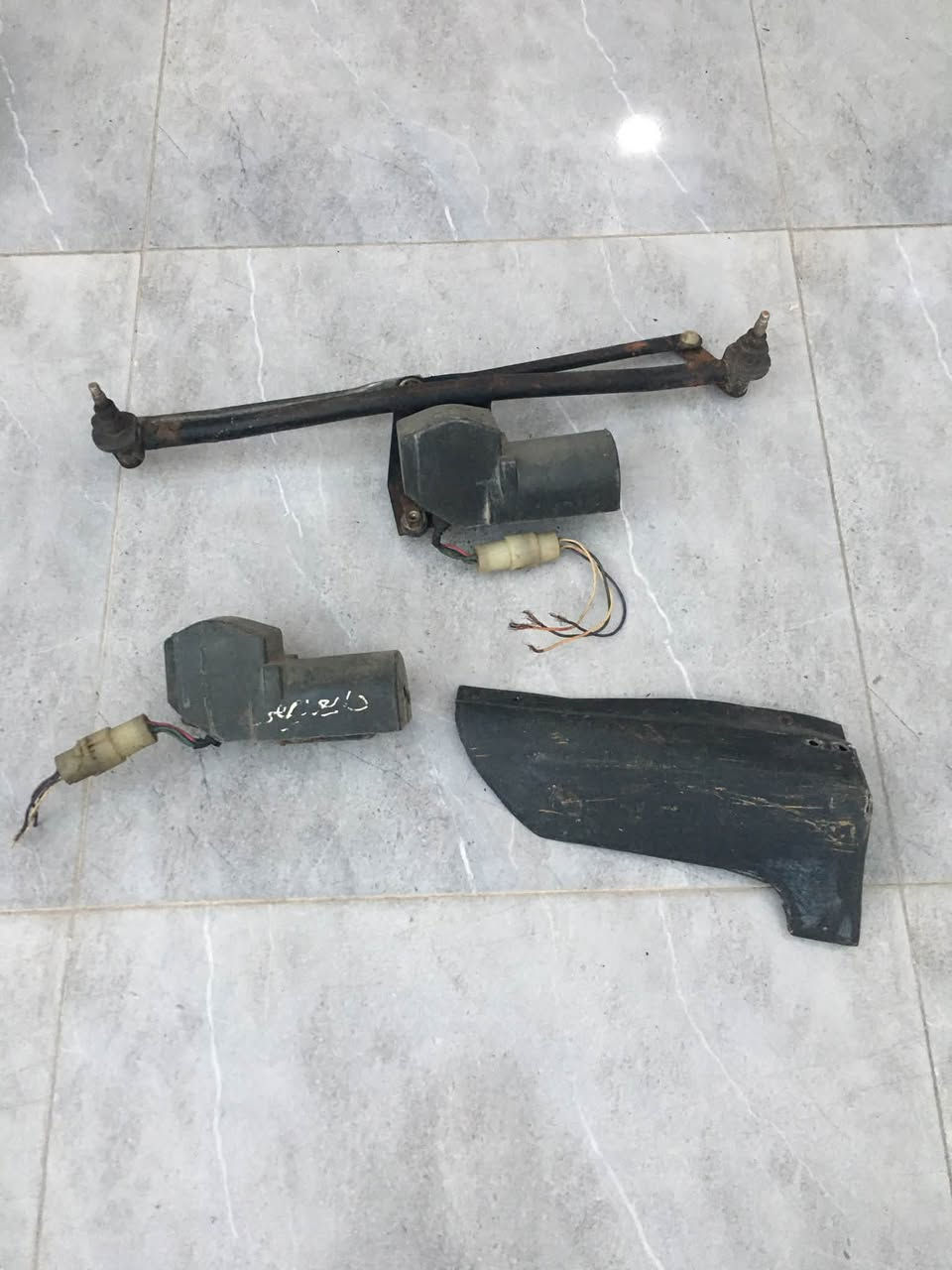ماطورات ماسحة جام ومرايا جانبي طرف سائق ومواد اخرى دايو اسبيرو للبيع شراي يتصل على ***********

