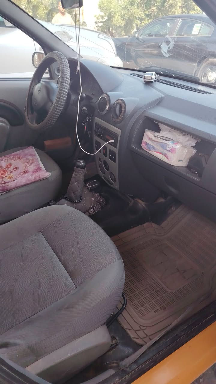 السلام عليكم..
رينو لوكان موديل ٢٠١٤ كير ومكينة مكفولات ستوني مشتريهن حاوية .. منظومة التبريد كلها شغاله بس تحتاج كمبريسر لانه لاطش كمبريسرها..  السيارة نظيفة ورقمها بغداد موجودة ب الديوانية سعرها ٤٧ وبيها مجال بسيط.. تواصل ***********
