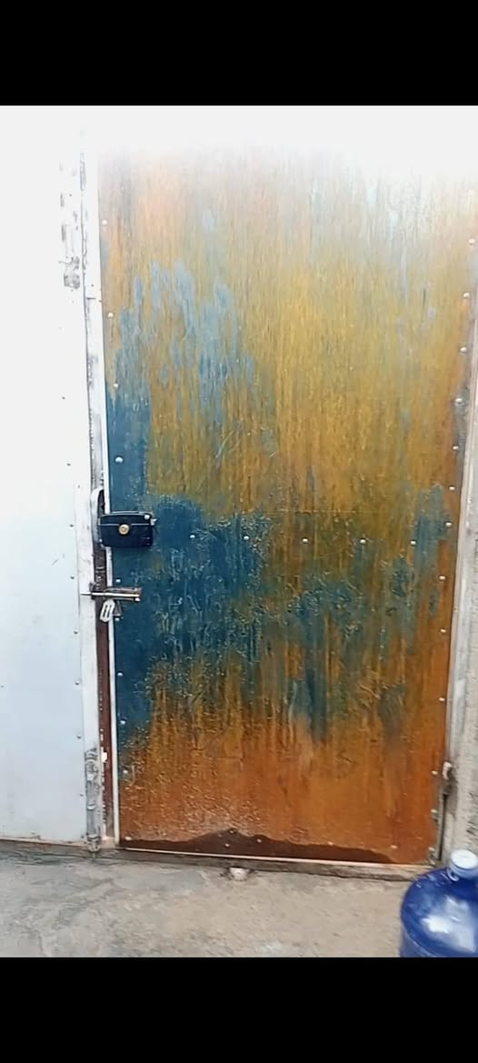 عندي بيت 70 متر طابو زراعي عمود 110يم الجسر صب فوك وجوه ولبناء طابوق غرفه ومطبخ وستقباله  وحمام جوه وتواليت بره السعر  25وبي مجال مكانه بشارع تلعفر يم السوك ***********
