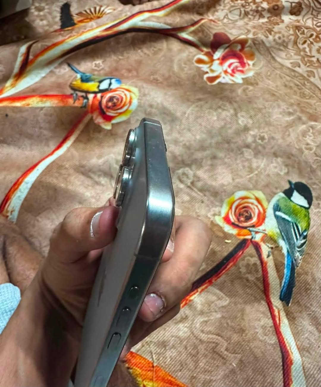 آيفون 15 برو ماكس ذاكره 256 بطاريه 84 الجهاز نضيف وكلش حلو بس نقاط بلشاشه فقط وما مئثرات على المس الاستفسار رقم واتساب ***********// خاص ما متواجد
