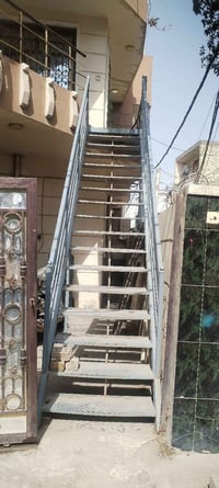درج حديد ١٦ باية للبيع ٠٧٧٢٨٤٩٣٥٥٨