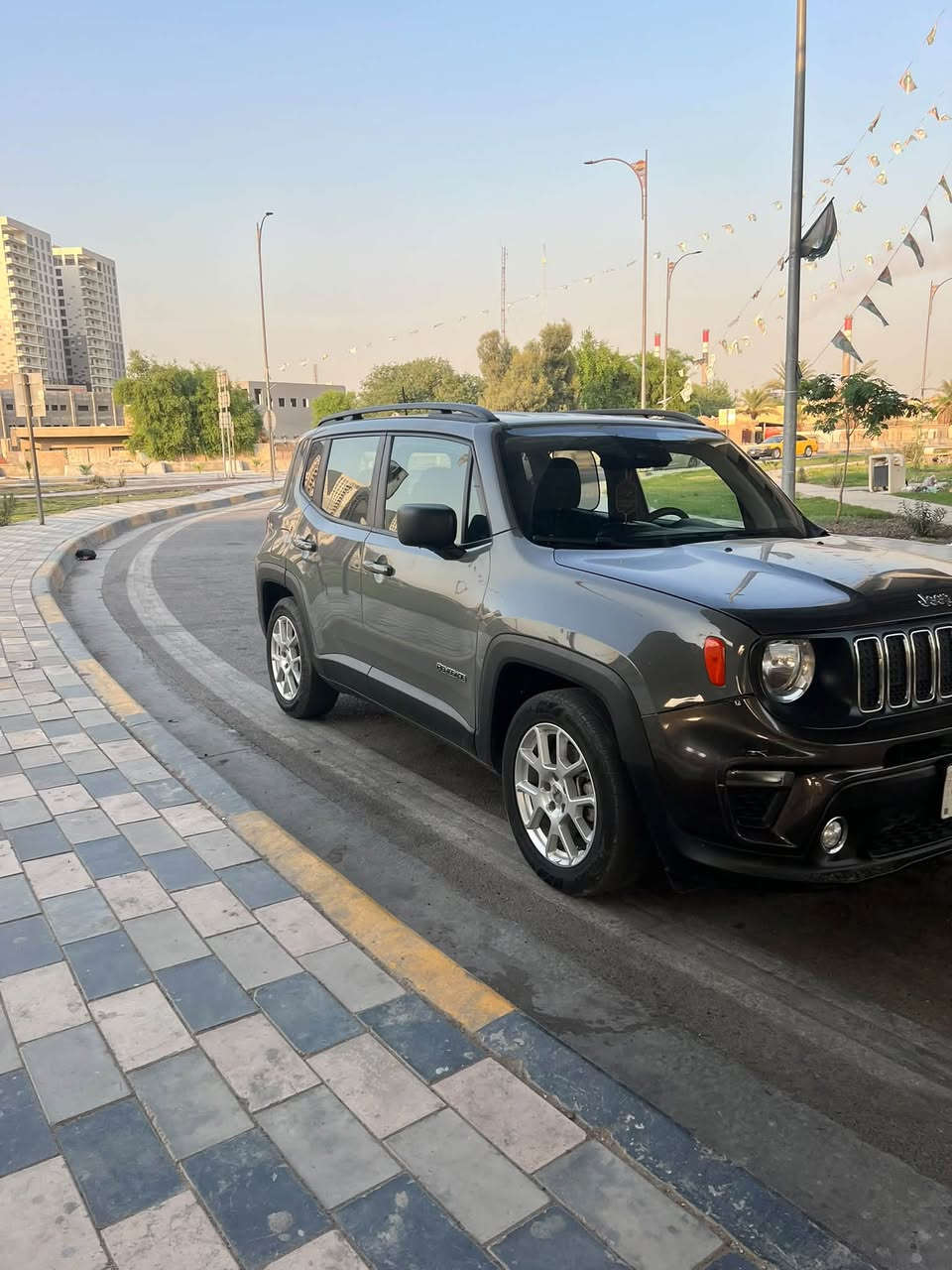 جيب رنكيد موديل 2022 للبيع  بغداد
السلام عليكم 
جيب رنكيد 2022 
لون سمنتي مميز 
ماشية 50 الف 
حادثها بنيد ودعاميه فقط راديترات الشركة بيها 
رقم بغداد باسمي 
السعر 128$ 
بيع او مراوس 
الاتصال : ***********

نص مكتوب في الصور:
- Jeep Renegade Sport 2022 Gray 1.3L 4 vin: ZACNJCA17NPN57661 Final bid: $6800 Auction: Copart SOLD Lot number: 63536123 Date of sale: 22.09.2023 Year: 2022 VIN: ZACNJCA17NPN57661
