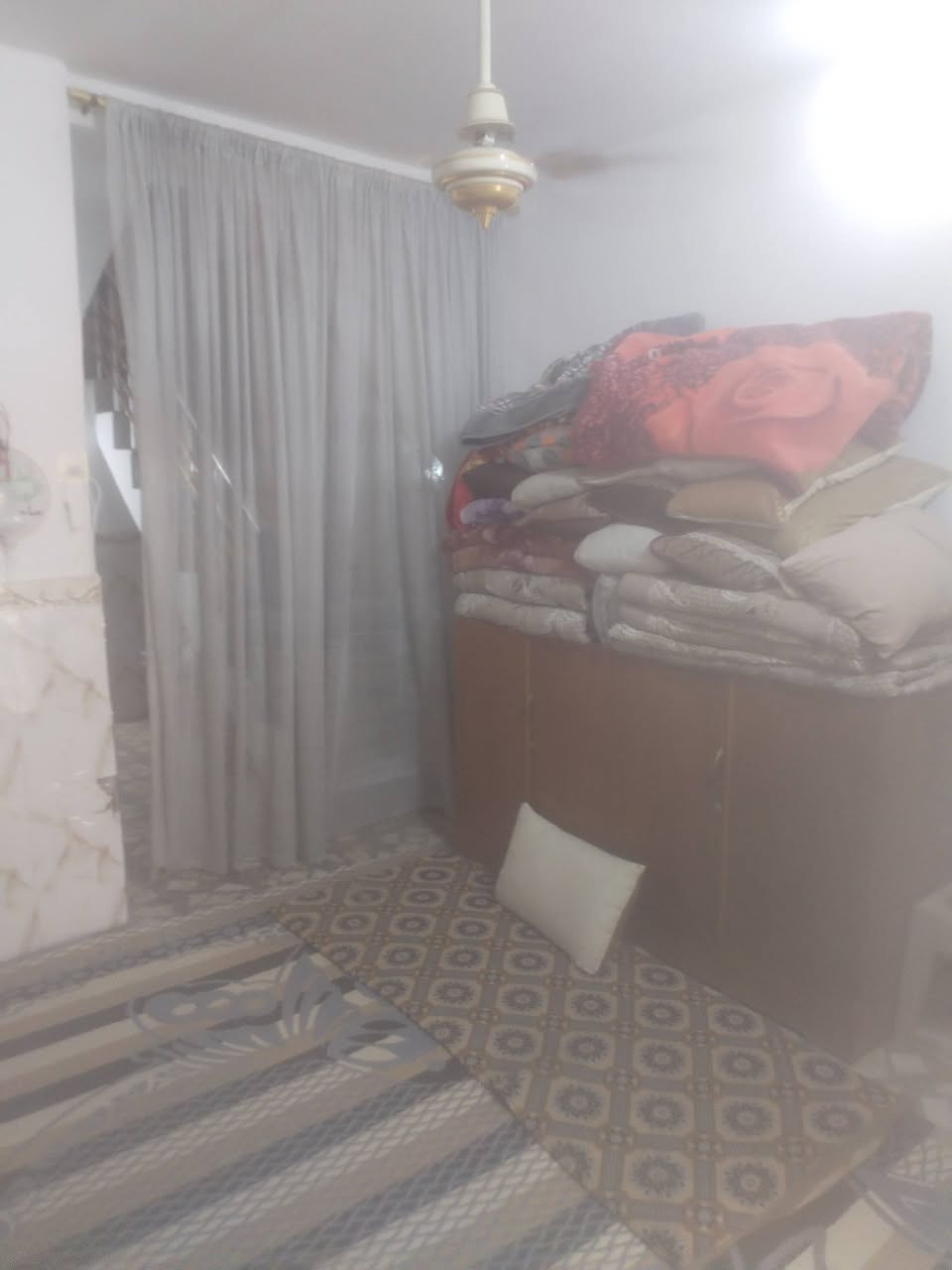 سلام عليكم عندي بيت بل المكرمة 120 متر مطلوب لمصرف العقاري 80 مليون ينباع بتطلوعة مع تغير الكفيل بكفة مطعم سيد سعد شارع 10 *********** الاتصال
