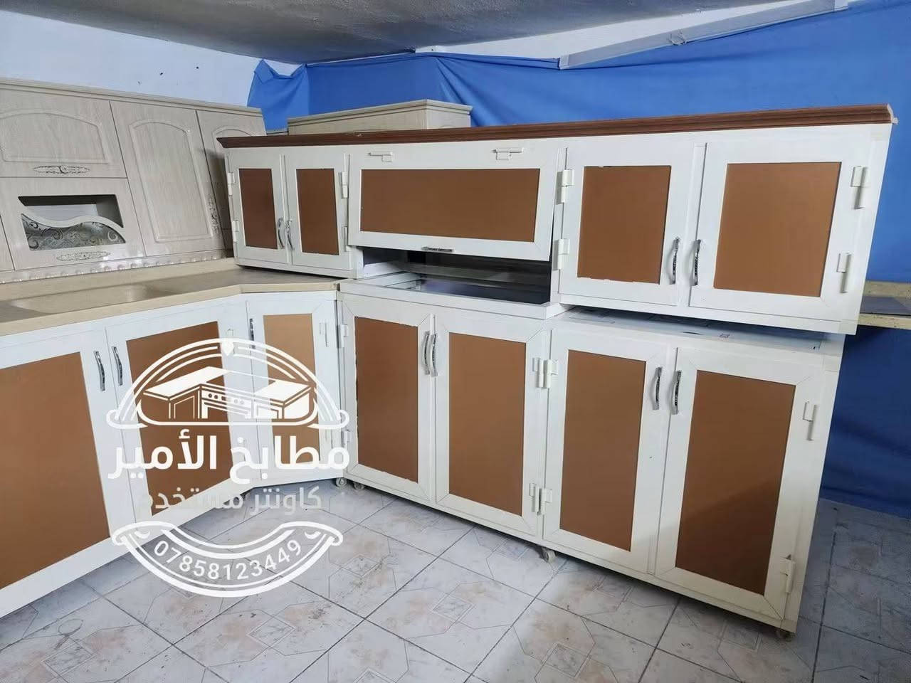 مستخدم شي قليل المنيوم نوع ثقيل
قياس مترين و40 ارضي وملحق 
و مترين و60 سم 
عنوان اربي

نص مكتوب في الصور:
- مطابخ الأمير
- كاونتر مستخدم
- ***********
