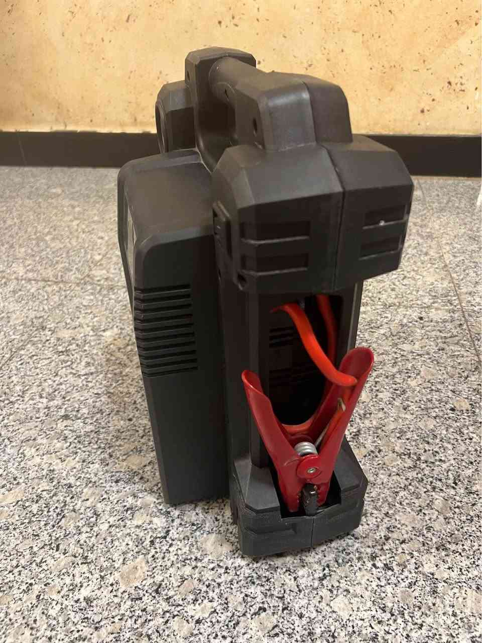 السلام عليكم جميعاً 
6 وظائف في جهاز واحد والمنشأ بريطاني 
1. جطل سيارة 
2. منفاخ 
3. منفذ USB 
4. منفذ AC 
5. منفذ 12V 
6. كشاف LED قوي 4 لمبات 

السعر  225  الف 

الاتصال على الرقم  *********** 
الكمية محدودة جداً بغداد, العراق

نص مكتوب في الصور:
- halfords SINCE 1892
- جديد - بدون كرتون اوبن بوكس - لم يستخدم
- 6 في 1 |
- Halfords Jump Starter Power Pack
- موديل جديد - 650 Amp / 100 Watt
- الواجهة الأمامية - 6 وظائف
- الواجهة الخلفية - مع كمبريسور هواء + عداد ضغط
- المميزات:
- 6 في 1: ستارت، ضاغط هواء،
- كشاف، USB، AC، 12V
- مناسب للسيارات حتى 2.0L
- آمن - حماية من الشرر والعكس
- الحالة:
- جديد - لم يُستخدم نهائياً
- اوبن بوكس - بدون الكرتون الأصلي
- جميع الملحقات موجودة وكاملة
- فحص وتشغيل 100% مضمون
- المواصفات:
- بطارية 650 أمبير لتشغيل السيارة فورياً
- ضاغط هواء مدمج لملء الإطارات
- منفذ USB + منفذ AC + منفذ 12V
- كشاف LED قوي 4 لمبات
- السعر 225 الف مع التوصيل
- للطلب والاستفسار: ***********
- التوصيل متوفر لجميع المناطق • الدفع عند الاستلام
- جودة بريطانية - Halfords
- منذ 1892
