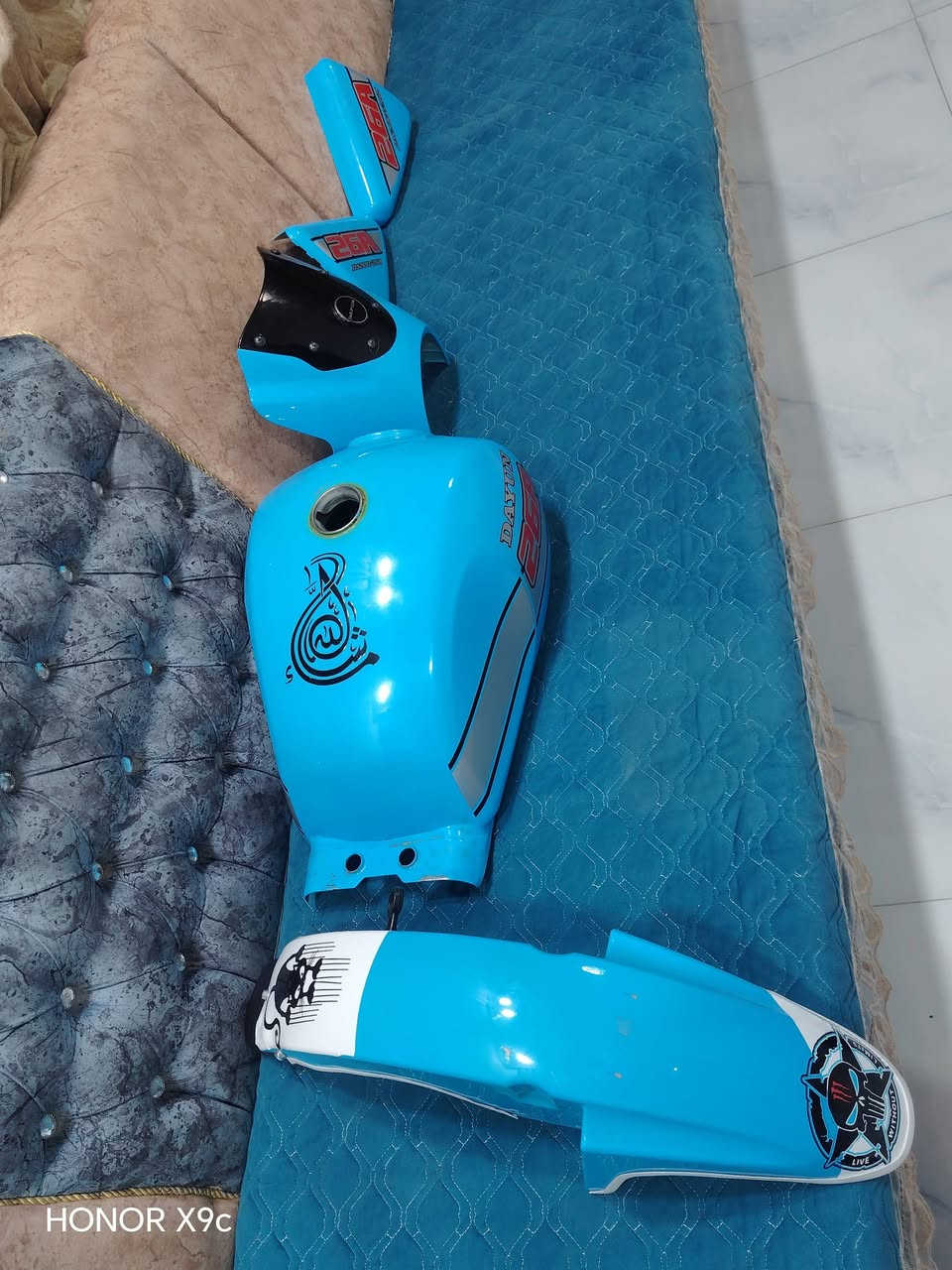 سلام عليكم سيت دايون نفخ  كامل للبيع ***********

نص مكتوب في الصور:
- HONOR X9c