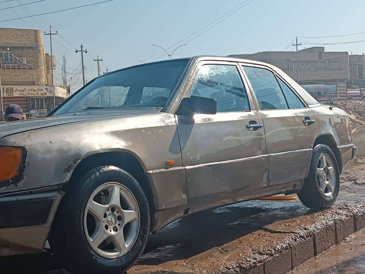 سلام عليكم مارسدس دب موديل 1984 محرك فيفيتي وكير مكفول حداديه جديده تخم تاير السعر 18 وبيه مجال للطيبين رحمه عله والديك المو شراي لايخابر يتعب نفسه 
*********** الشطره, ذي قار
