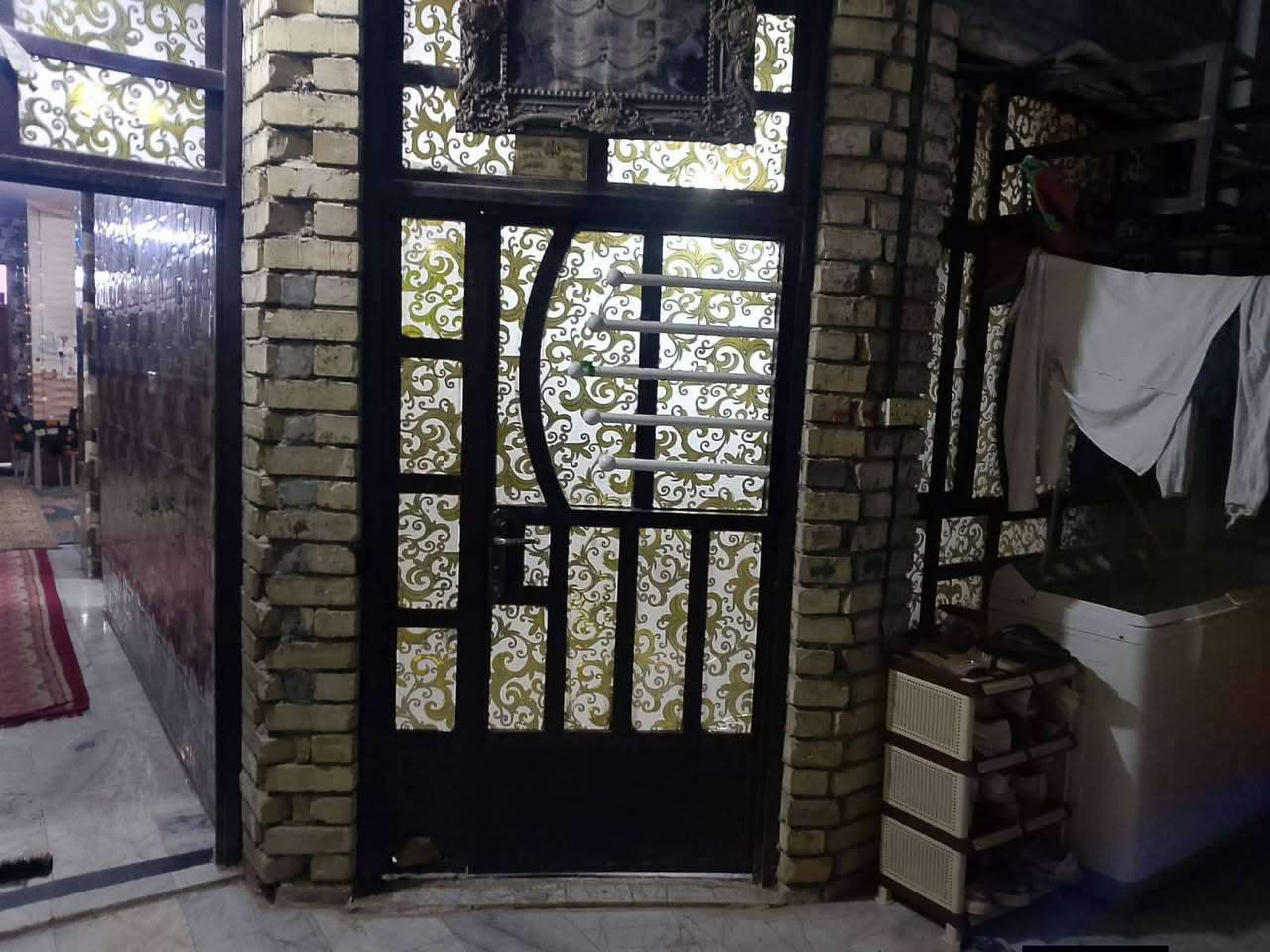 بيت زراعي منطقة الشركة الهندية قرب معمل الغاز مال الكبر ولاغزلان
مساحة 100 متر 5 ×20 طابقين الطابق الجوة كامل كلة سيراميك كامل الرضية مرمر بي 3 غرف نوم اوصالة واستقبال  الطابق الثاني الفوك نقص ارضية كاشي فقط السطح بدون بيتونة اوستارة سعر 95   ***********
