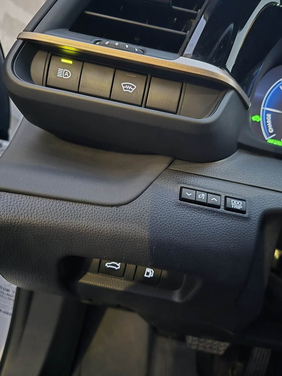 السلام عليكم ورحمه الله
🚗 تويوتا كراون XLE 2023 – وارد أمريكي 

مواصفات السياره👌الصور موجوده وياها رقم الشاصي حادث السياره فقط بنيد مبدل اصلي فافون ومصبوغ ياباني 

لون أبيض لؤلؤي – ماشي 25,000 مايل

كشنات جلد + مخمل مع تدفئة + كهرباء كاملة + سقف كنتاره اسود

قيادة ذاتية بالكامل + أوتو هولد + أوتو بريك

زنون عالي + إضاءة محيطية فخمة

قطعتين تبريد + نظام صوت 8 سماعات + شاحن وايرليس

ويل 19 إنج + مودات سبورت، سبورت بلس، إيكو، نورمال

مرايا أوتو دم + جام أمامي وخلفي أوتو + فور ويل درايف 

جام امامي خلفي جانبي UV ضد الاشعه فوق البنفسجيه

السياره مابيها اي نقص وجديده ماشيه قليل باسمي رقم بغداد

💰 السعر: 25800$ – الجادين فقط

📍 جاهزة للفحص والتسليم فورًا

“هاي السيارة للمميزين فقط، لمن يحب الفخامة والهدوء

والتسليم فورًا، السعر 25800$، تواصلوا عبر الخاص”

💡 *********** واتساب
***********

#تويوتا_كراون #سيارات_فخمة #ToyotaCrownXLE #سيارات_مستعملة #فرصة_نادرة #بغداد_سيارات
