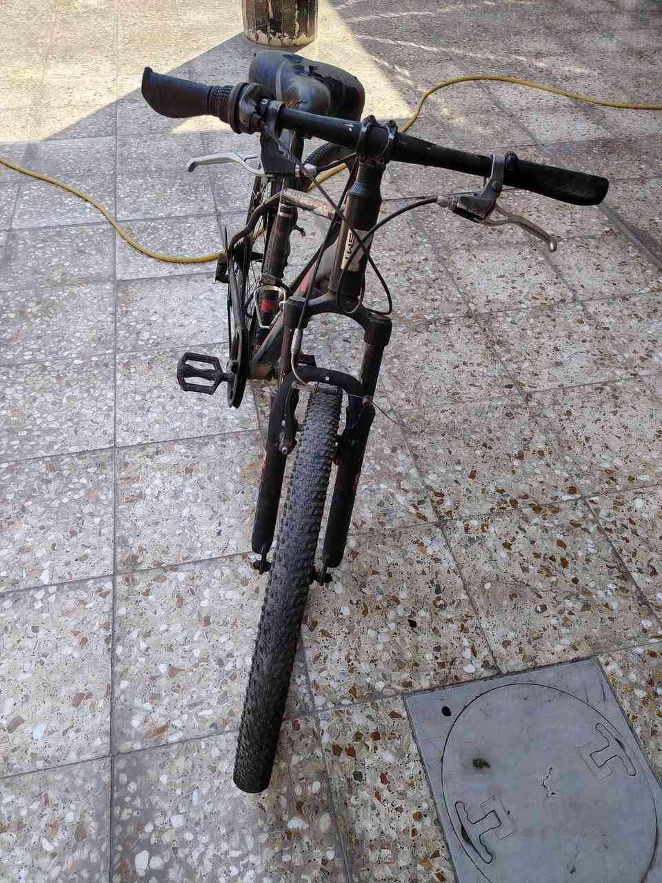 بايسكل للبيع 
بايسكل جديد كلشي ما بي بس يحتاجله جوب وغسل زنجيل 
و بايسكل متروك 
الحجم : 28
ياباني كنت 
دبلات شغاله 
بريك خلفي وامامي شغالات 
مكاني بغداد الأمين

 الرقم :  ***********
