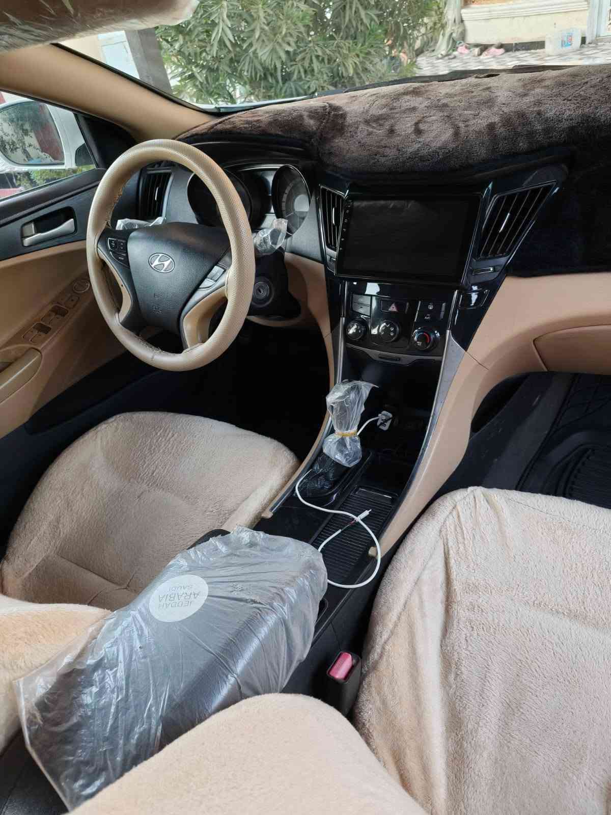 السلام عليكم

للبيع سوناتا موديل 2013 خليجي شكل 14

رقم اربيل دولي سنويه لل 28 تحويل وكاله حاضر
 
سياره فول عده الفتحه كير مكينه عل شرط 2400دوش

منضومه تبريد كله جديد عل شرط ثلج 

تبريد قطعتين  داخل بيجي

تحكمات شاشه حساسات ويل كروم

تخم تاير جديد باتري جديد 

 كفاله عامه عده بارد اقل الاشبر

مكان السياره الديوانيه الحمزه الشرقي 

السعر 130وبيه مجال للطيبين 

الاستفسار ***********
