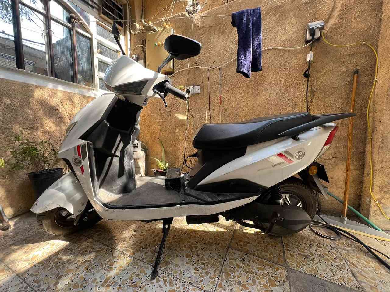 السلام عليكم
دراجة شحن للبيع كاملة من كلشي كهربائيات وكفرات 3 سرعات والبطاريات 26 تمشيني 30 كيلوو وما ادري شگد تمشي هية 
السعر 550
واتساب ***********
بغداد / الخطيب
