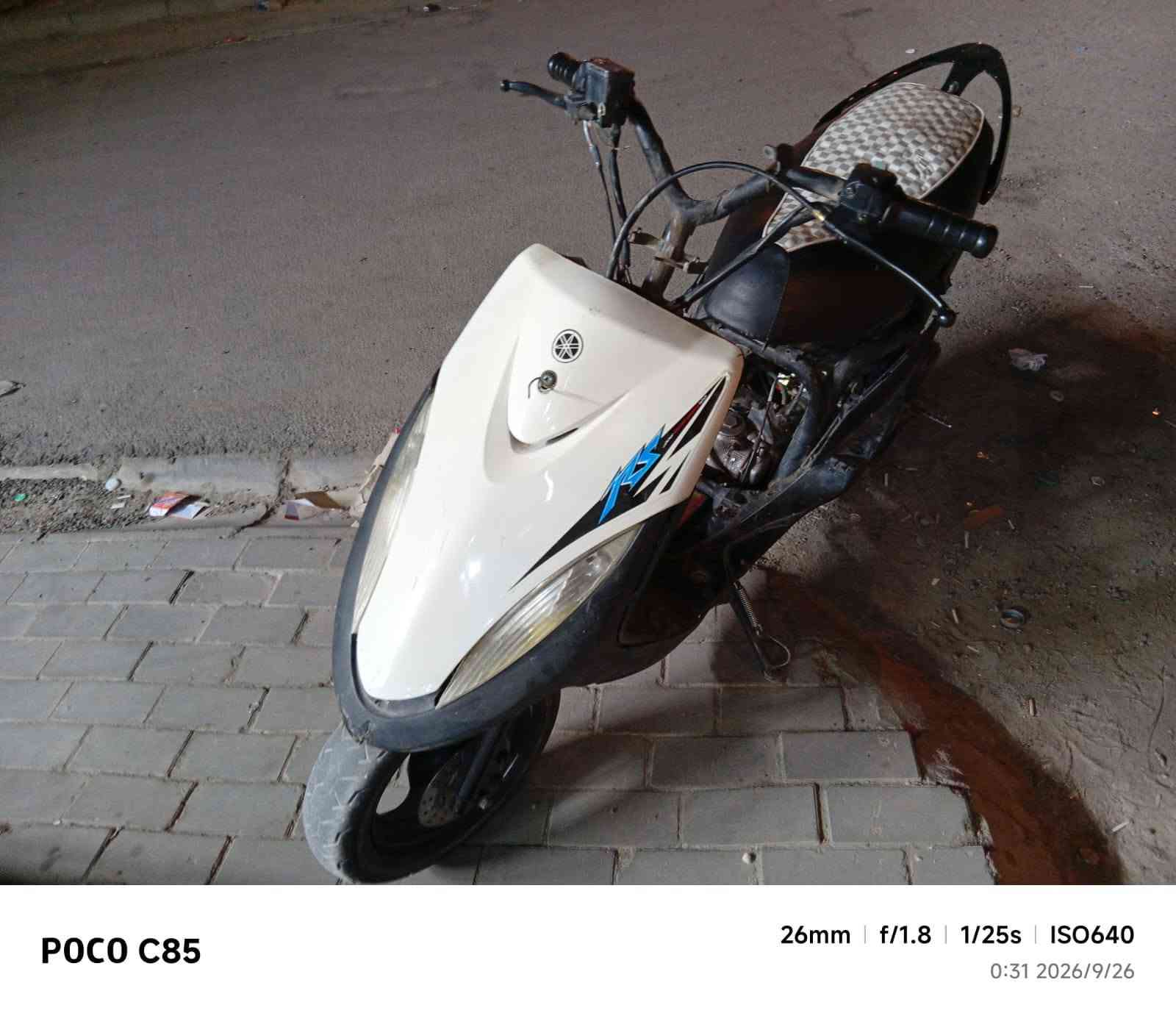 لبيع الدراجه يرادله ترتيب  السعر قفله ٣٠٠ 
*********** 
كفراته كلهن موجودات

نص مكتوب في الصور:
- POCO C85 26mm f/1.8 1/20s ISO800 0:31 2026/9/26
- POCO C85 26mm f/1.8 1/17s ISO2000 0:31 2026/9/26
- POCO C85 26mm | f/1.8 | 1/20s | ISO1250 0:31 2026/9/26
- POCO C85 26mm f/1.8 1/25s ISO640 0:31 2026/9/26
- POCO C85 26mm | f/1.8 | 1/20s | ISO800 0:31 2026/9/26