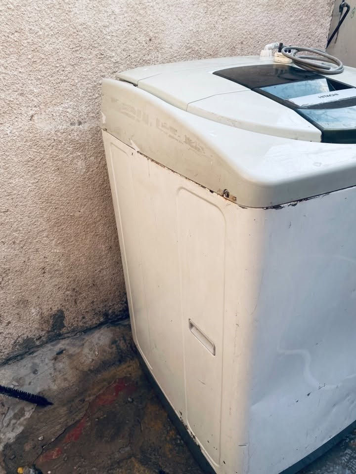 السلام عليكم
غسالة هيتاشي  
12kg
شغاله غسل وتجفيف 
بس الغسل اكو مشكله بل دبلات تطلع صوت 
اما التجفيف طبيعي شغال كلشي مابي 
السعر ٧٥ 
***********
المكان بغداد المشتل
