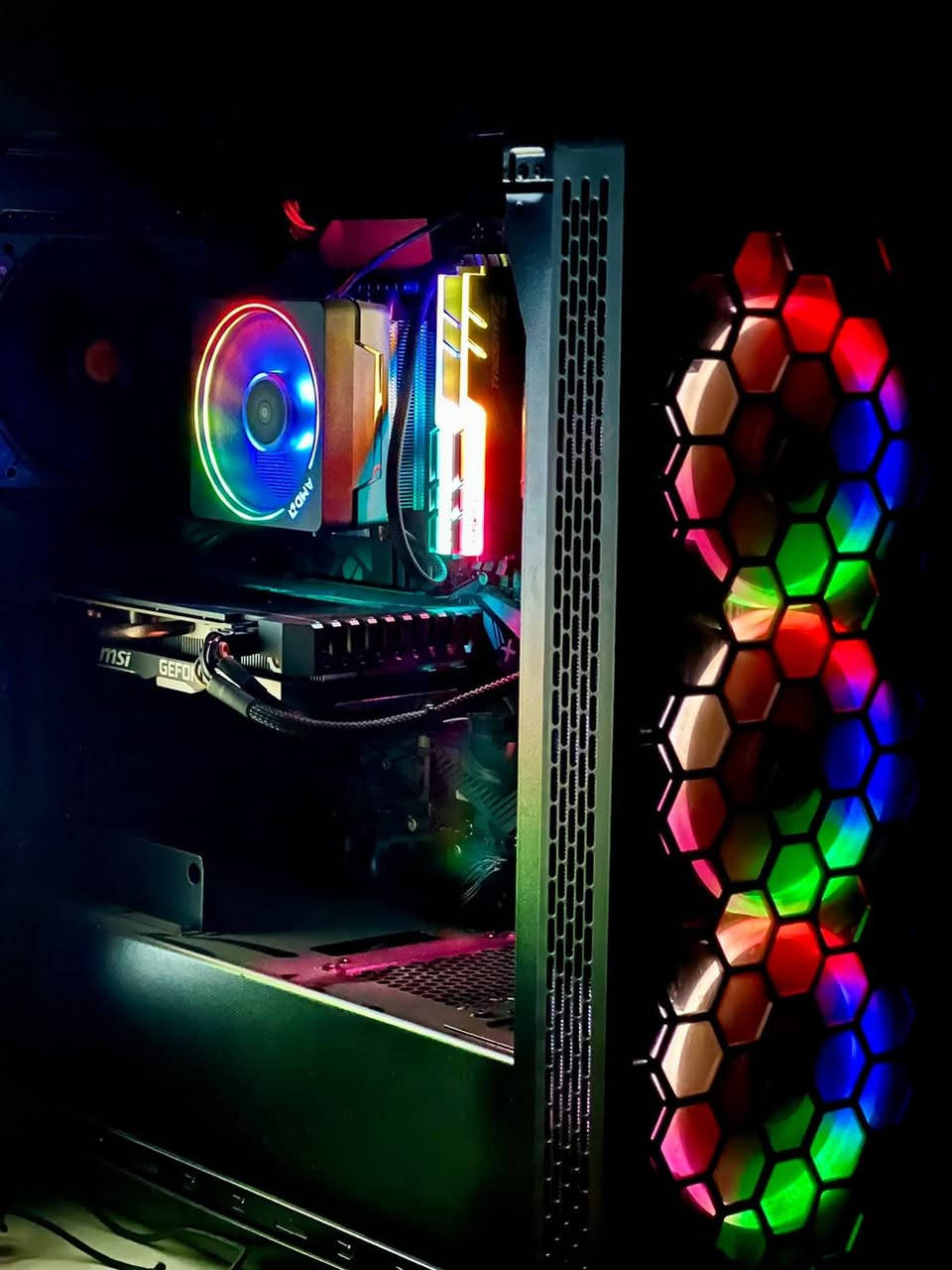 السلام عليكم سيت آب قوي وبراندات بسعر مناسب جداً
(كيس+شاشه+ماوس +كيبورد+ماوس باد)

GPU RTX MSI 2060 2FAN 
الكارت كلش نظيف 
CPU RYZRN 7 3700X 8CORES 16 THEARDS 
RAM G.SKILLS 8X2 16GB 3200HZ RGB 
MOTHERBOARD MSI X570 4SOLT RAM 
دبل M.2 وحجمه ATX 
POWER SYPPLY THRMAL TAKE 750W+80 RGB 
STORAGE SSD 128
HHD 1000GB 
تبريد هوائي احترافي ARGB 
CAES THRMAL TAKE 4FAN RGB FILL TOWER 

شبابه التجمعية كلش كلش نظيفه ✅
وبراندات كل القطع مابيه قطعه مو براند✅

سعر الكيس وحده 725 الف فقط ✅

Monitor gaming 
165hz 
24INCH 
IPS 
1MS 
حواف ناعمه الوان تخبل ✅

سعر الشاشه وحده 125 الف قفل 🔒 

كيبورد ميكانيكي ARGB 
ماوس كيمنك احترافييي
ثنينهن 30 الف ✅

مكاني بغداد الدوره ✅
يوجود توصيل ✅
رقمي ***********
