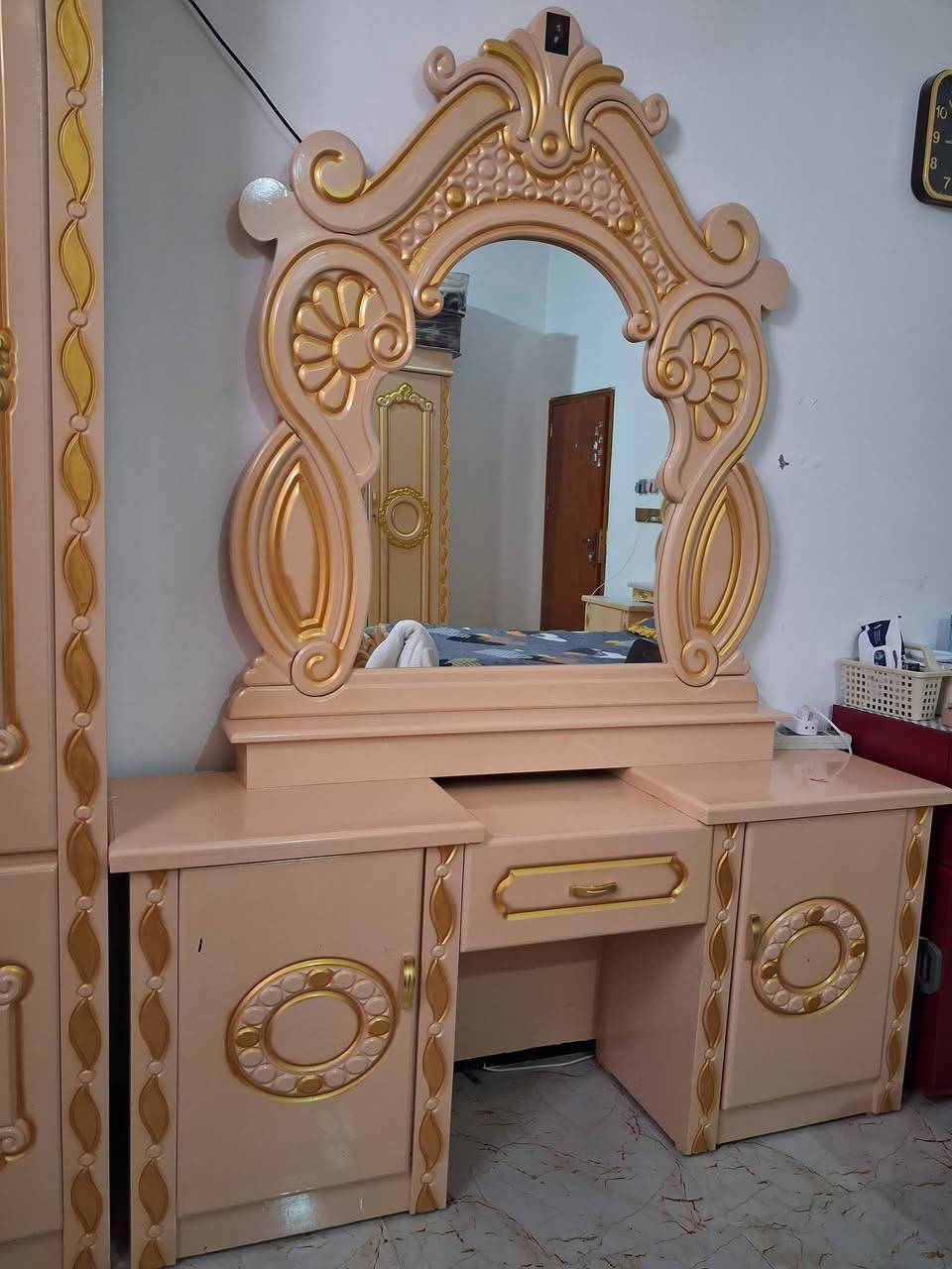 غرفه نجاره عراقيه نضيفه بيها ضرر بسيط بالجربايه اريدها ب٩٠٠ وبيها مجال للاستفسار اكثر واتساب ***********
الغراف
