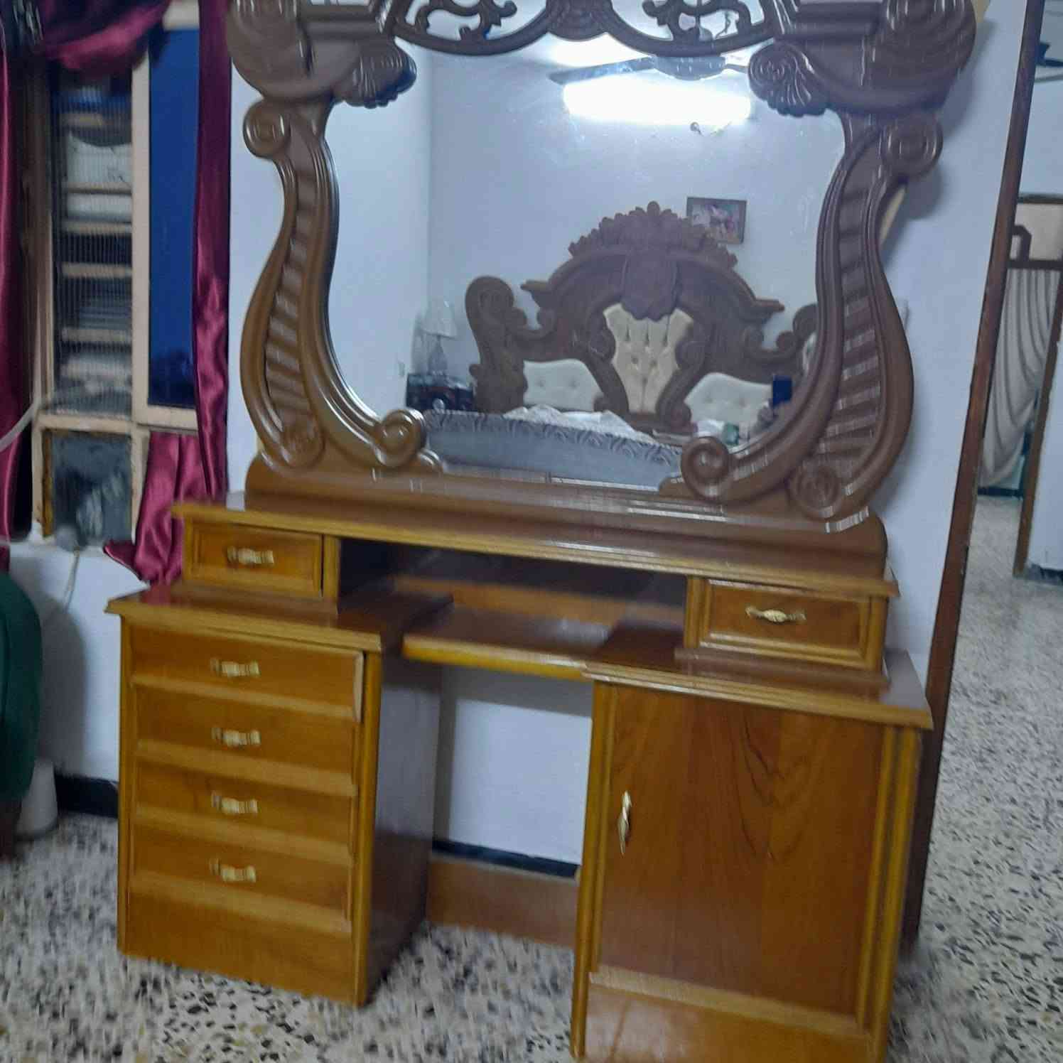 كنتور نظيف طابقين ست ابواب. صاج نظيف  سعره 450

ميز مرايا هم نظيف 200 للاتصال على رقم. او واتساب ***********

فلوجه حي الشهداء شارع ابو النسور.    مكلف بلنشر
