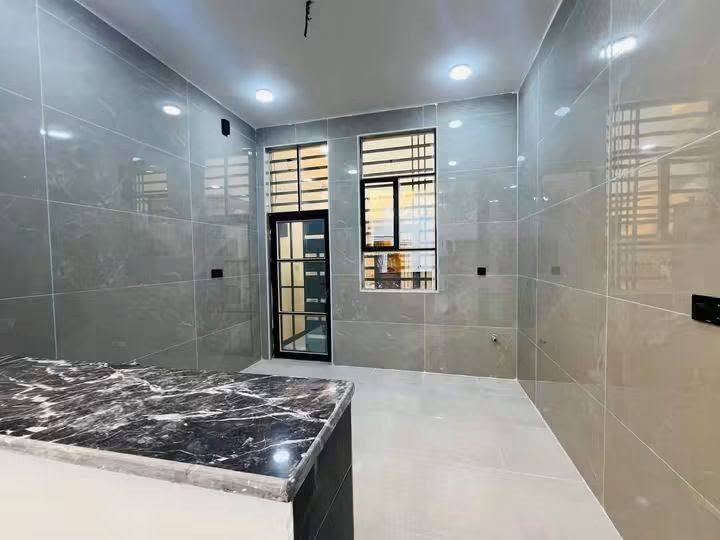 🏡دار للبيع🏡
المساحة: 130 متر مربعه

#بسعره مناسب جدا ٥٥ وبي مجال 
 
✅ #طابو_زراعي_سند_25_أقرار_محكمه

#الموقع: النجف ملحق ميسان شارع الزوار 

 

#مواصفات البناء:   غرفتين نوم / وصاله/  ومطبخ/ واستقبال /  صحيات داخليه وخارجيه 

بناء مرتب (أساس + سقف كونكريت + طابوك)
أرضية بورسلين أبو الـ 60

#الخدمات 
ماء كهرباء مدارس سوق  مولد تبليط بعرض 15 متر 

#للاستفسار والاتصال:
***********
