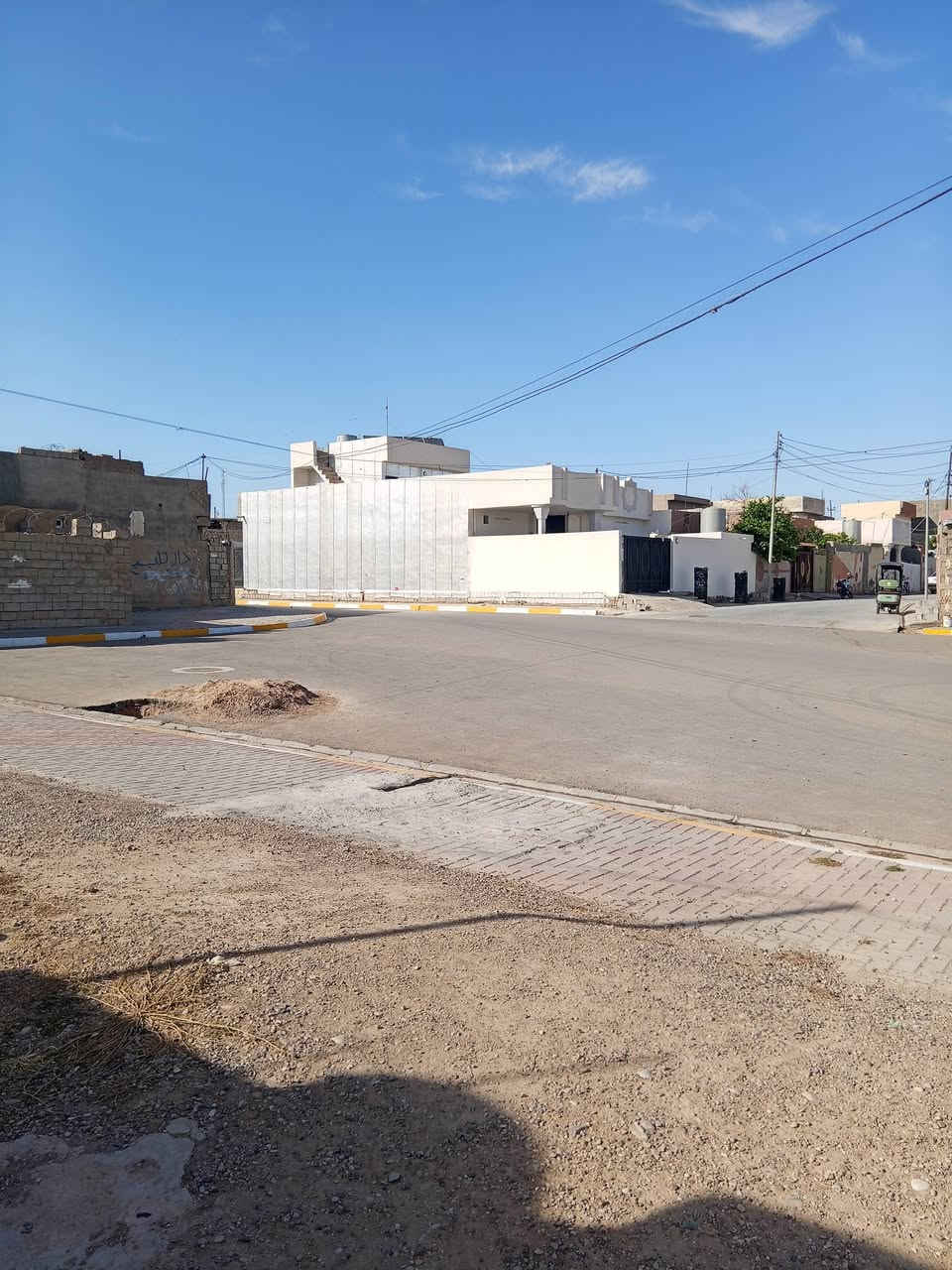 بيت زراعي للبيع ركن .. قرب بيت جاسم زنكنه القديم 
او خلف مدرسة الاماني 
خدمات كامل مكمل 
المساحة الكلية 152 متر 
البناء الحالي 120 متر 
واجهة 6 متر 
سقف البيت سندويچ 
بناء قديم البناء من سنة 2010
السعر 25 مليون قابل للتفاوض
***********
