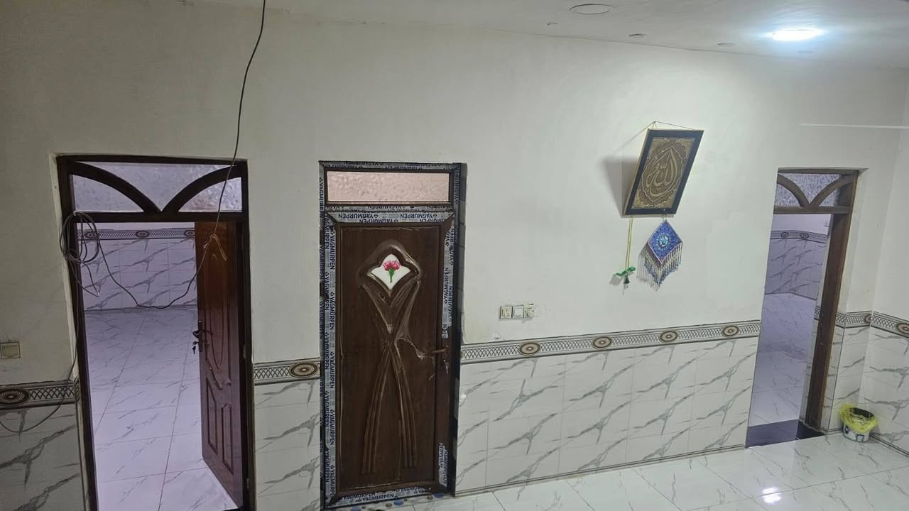 دار سكن 240متر طابقين هول مطبخ استقبال 6غرف طابوك صب سيراميك درجى اولى نزلت الوائلي 100متر عن شارع الاستفسار اتصال على رقم***********
